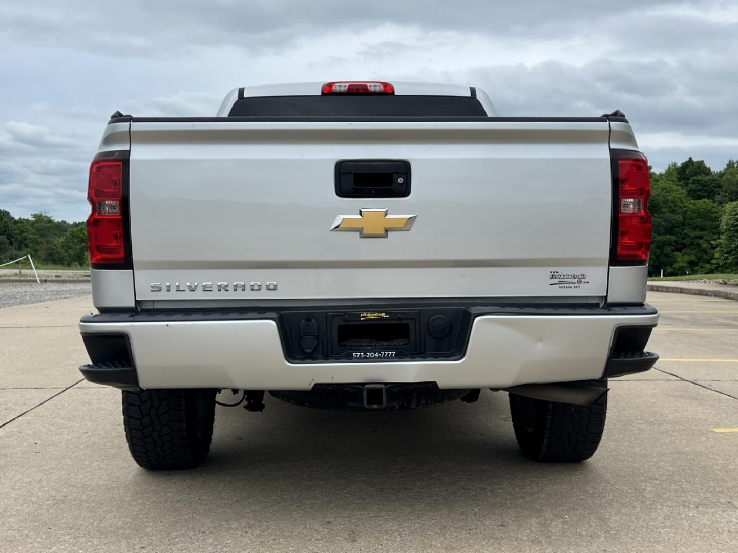 2018 SILVER /Gray Cloth Chevrolet Silverado 1500 Custom Crew Cab 4WD (3GCUKPEC9JG) with an 5.3L V8 engine, Automatic transmission, located at 2990 Old Orchard Rd., Jackson, MO, 63755, 37.354214, -89.612106 - 2018 Chevrolet Silverado 1500 Custom 124xxx miles 4x4 5.3L V8 Automatic Backup Camera Bluetooth Cruise Power Windows/Locks/Mirrors We have financing available and we accept trades! Fill out a credit application on our website or come by today! If you have any questions, give us a call at ( - Photo#9