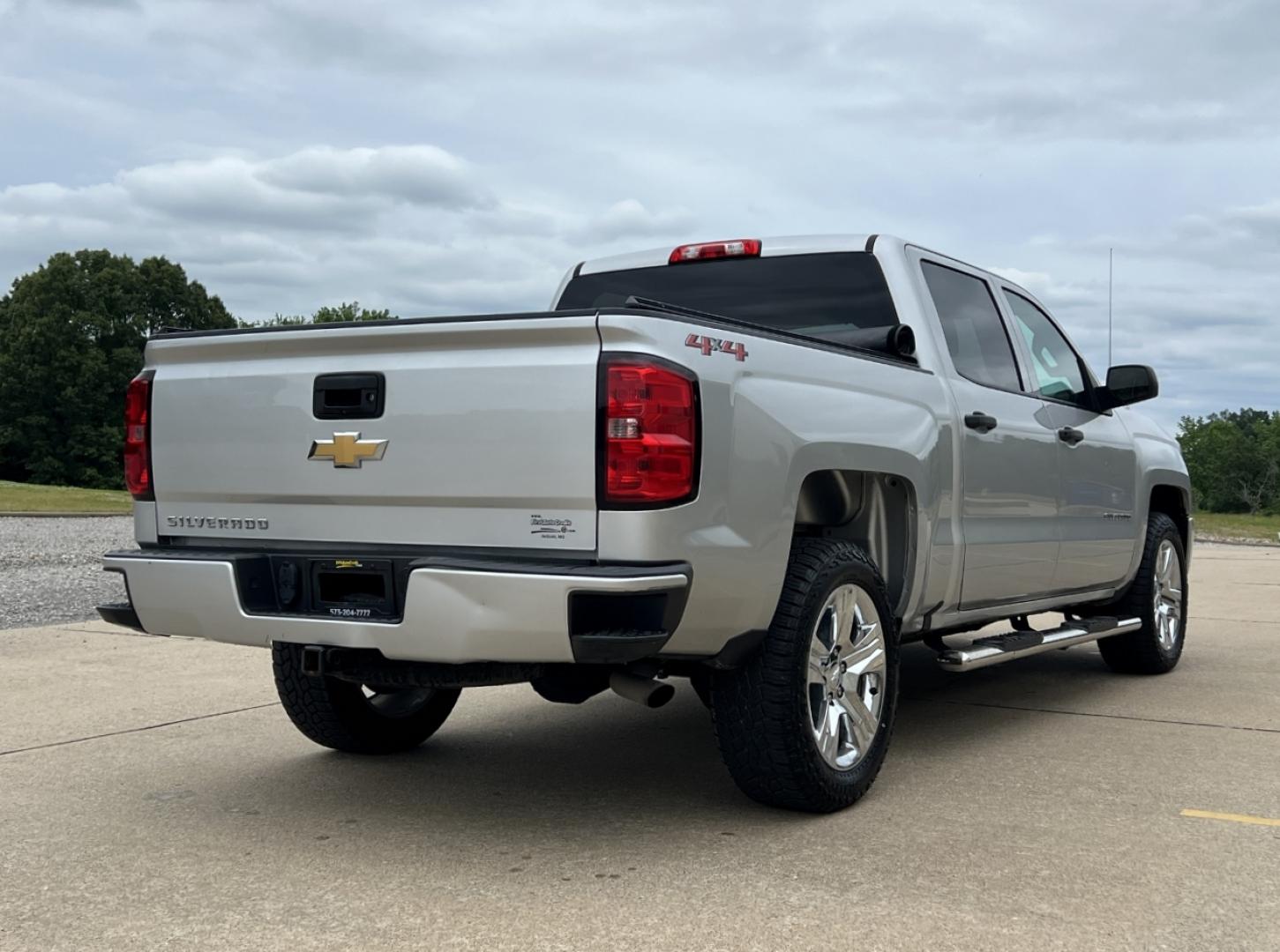 2018 SILVER /Gray Cloth Chevrolet Silverado 1500 Custom Crew Cab 4WD (3GCUKPEC9JG) with an 5.3L V8 engine, Automatic transmission, located at 2990 Old Orchard Rd., Jackson, MO, 63755, 37.354214, -89.612106 - 2018 Chevrolet Silverado 1500 Custom 124xxx miles 4x4 5.3L V8 Automatic Backup Camera Bluetooth Cruise Power Windows/Locks/Mirrors We have financing available and we accept trades! Fill out a credit application on our website or come by today! If you have any questions, give us a call at ( - Photo#7