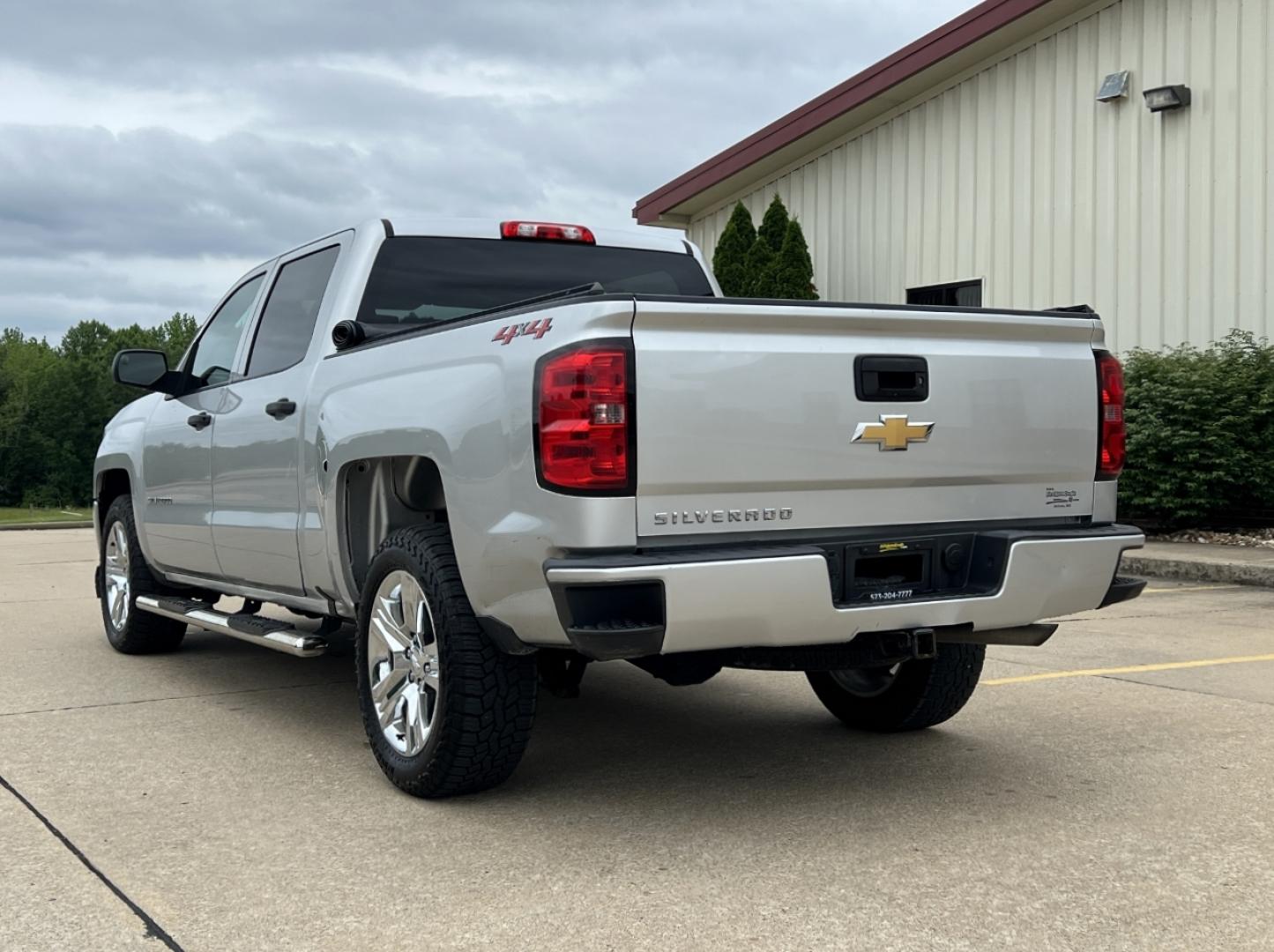 2018 SILVER /Gray Cloth Chevrolet Silverado 1500 Custom Crew Cab 4WD (3GCUKPEC9JG) with an 5.3L V8 engine, Automatic transmission, located at 2990 Old Orchard Rd., Jackson, MO, 63755, 37.354214, -89.612106 - 2018 Chevrolet Silverado 1500 Custom 124xxx miles 4x4 5.3L V8 Automatic Backup Camera Bluetooth Cruise Power Windows/Locks/Mirrors We have financing available and we accept trades! Fill out a credit application on our website or come by today! If you have any questions, give us a call at ( - Photo#8