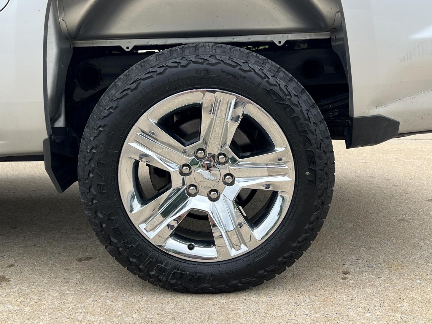 2018 SILVER /Gray Cloth Chevrolet Silverado 1500 Custom Crew Cab 4WD (3GCUKPEC9JG) with an 5.3L V8 engine, Automatic transmission, located at 2990 Old Orchard Rd., Jackson, MO, 63755, 37.354214, -89.612106 - 2018 Chevrolet Silverado 1500 Custom 124xxx miles 4x4 5.3L V8 Automatic Backup Camera Bluetooth Cruise Power Windows/Locks/Mirrors We have financing available and we accept trades! Fill out a credit application on our website or come by today! If you have any questions, give us a call at ( - Photo#30