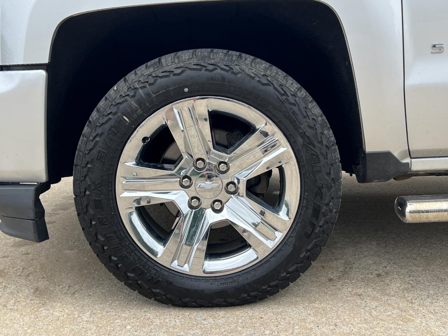 2018 SILVER /Gray Cloth Chevrolet Silverado 1500 Custom Crew Cab 4WD (3GCUKPEC9JG) with an 5.3L V8 engine, Automatic transmission, located at 2990 Old Orchard Rd., Jackson, MO, 63755, 37.354214, -89.612106 - 2018 Chevrolet Silverado 1500 Custom 124xxx miles 4x4 5.3L V8 Automatic Backup Camera Bluetooth Cruise Power Windows/Locks/Mirrors We have financing available and we accept trades! Fill out a credit application on our website or come by today! If you have any questions, give us a call at ( - Photo#28