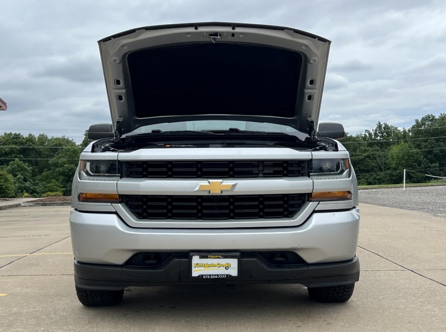 2018 SILVER /Gray Cloth Chevrolet Silverado 1500 Custom Crew Cab 4WD (3GCUKPEC9JG) with an 5.3L V8 engine, Automatic transmission, located at 2990 Old Orchard Rd., Jackson, MO, 63755, 37.354214, -89.612106 - 2018 Chevrolet Silverado 1500 Custom 124xxx miles 4x4 5.3L V8 Automatic Backup Camera Bluetooth Cruise Power Windows/Locks/Mirrors We have financing available and we accept trades! Fill out a credit application on our website or come by today! If you have any questions, give us a call at ( - Photo#26