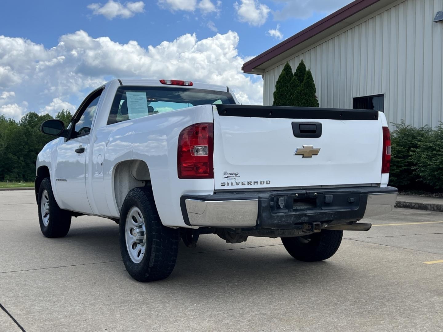 2009 WHITE /Black Cloth Chevrolet Silverado 1500 Work Truck Long Box 2WD (1GCEC14X49Z) with an 4.3L V6 engine, Automatic transmission, located at 2990 Old Orchard Rd., Jackson, MO, 63755, 37.354214, -89.612106 - 2009 Chevrolet Silverado 1500 162xxx miles Rear Wheel Drive 4.3L V6 Automatic We have financing available and we accept trades! Fill out a credit application on our website or come by today! If you have any questions, give us a call at (573) 204-7777 or visit our website at firstautocredit.com - Photo#6