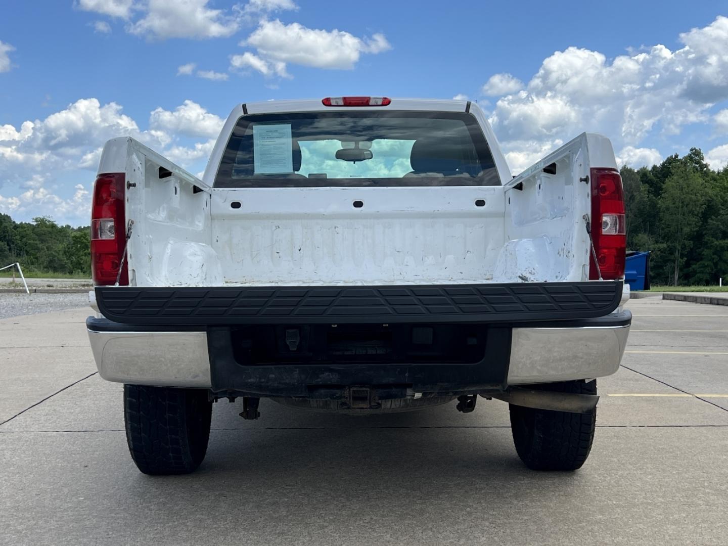 2009 WHITE /Black Cloth Chevrolet Silverado 1500 Work Truck Long Box 2WD (1GCEC14X49Z) with an 4.3L V6 engine, Automatic transmission, located at 2990 Old Orchard Rd., Jackson, MO, 63755, 37.354214, -89.612106 - 2009 Chevrolet Silverado 1500 162xxx miles Rear Wheel Drive 4.3L V6 Automatic We have financing available and we accept trades! Fill out a credit application on our website or come by today! If you have any questions, give us a call at (573) 204-7777 or visit our website at firstautocredit.com - Photo#13