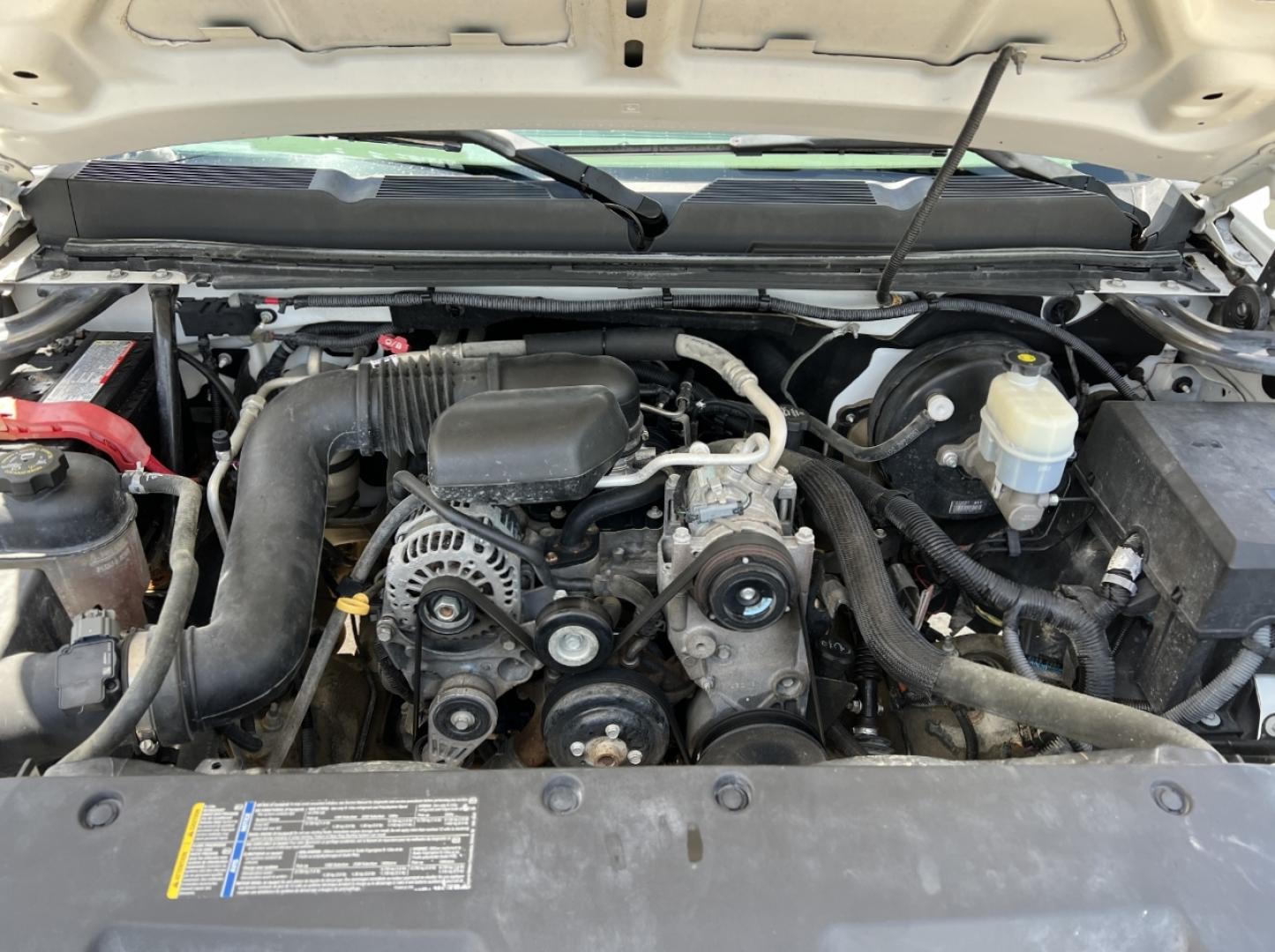 2009 WHITE /Black Cloth Chevrolet Silverado 1500 Work Truck Long Box 2WD (1GCEC14X49Z) with an 4.3L V6 engine, Automatic transmission, located at 2990 Old Orchard Rd., Jackson, MO, 63755, 37.354214, -89.612106 - 2009 Chevrolet Silverado 1500 162xxx miles Rear Wheel Drive 4.3L V6 Automatic We have financing available and we accept trades! Fill out a credit application on our website or come by today! If you have any questions, give us a call at (573) 204-7777 or visit our website at firstautocredit.com - Photo#22