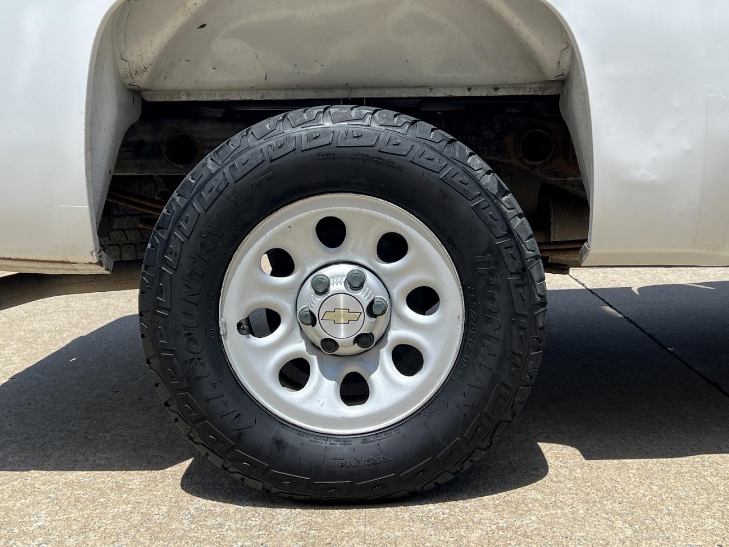 2009 WHITE /Black Cloth Chevrolet Silverado 1500 Work Truck Long Box 2WD (1GCEC14X49Z) with an 4.3L V6 engine, Automatic transmission, located at 2990 Old Orchard Rd., Jackson, MO, 63755, 37.354214, -89.612106 - 2009 Chevrolet Silverado 1500 162xxx miles Rear Wheel Drive 4.3L V6 Automatic We have financing available and we accept trades! Fill out a credit application on our website or come by today! If you have any questions, give us a call at (573) 204-7777 or visit our website at firstautocredit.com - Photo#26