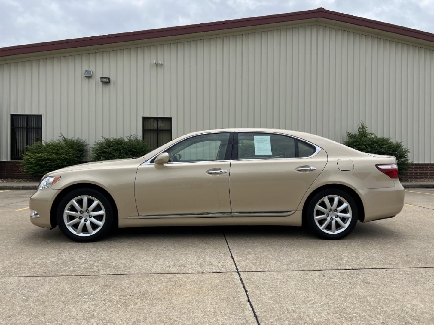 2008 GOLD /Tan Leather Lexus LS 460 LS 460L (JTHGL46F485) with an 4.6L V8 engine, Automatic transmission, located at 2990 Old Orchard Rd., Jackson, MO, 63755, 37.354214, -89.612106 - 2008 Lexus LS 460L Local 1-Owner Only 81xxx miles Rear Wheel Drive 4.6L V8 Automatic Leather Navigation Power/Heated/Cooled Seats Heated Steering Wheel Backup Camera Sunroof Cruise Power Windows/Locks/Mirrors We have financing available and we accept trades! Fill out a credit applicati - Photo#8