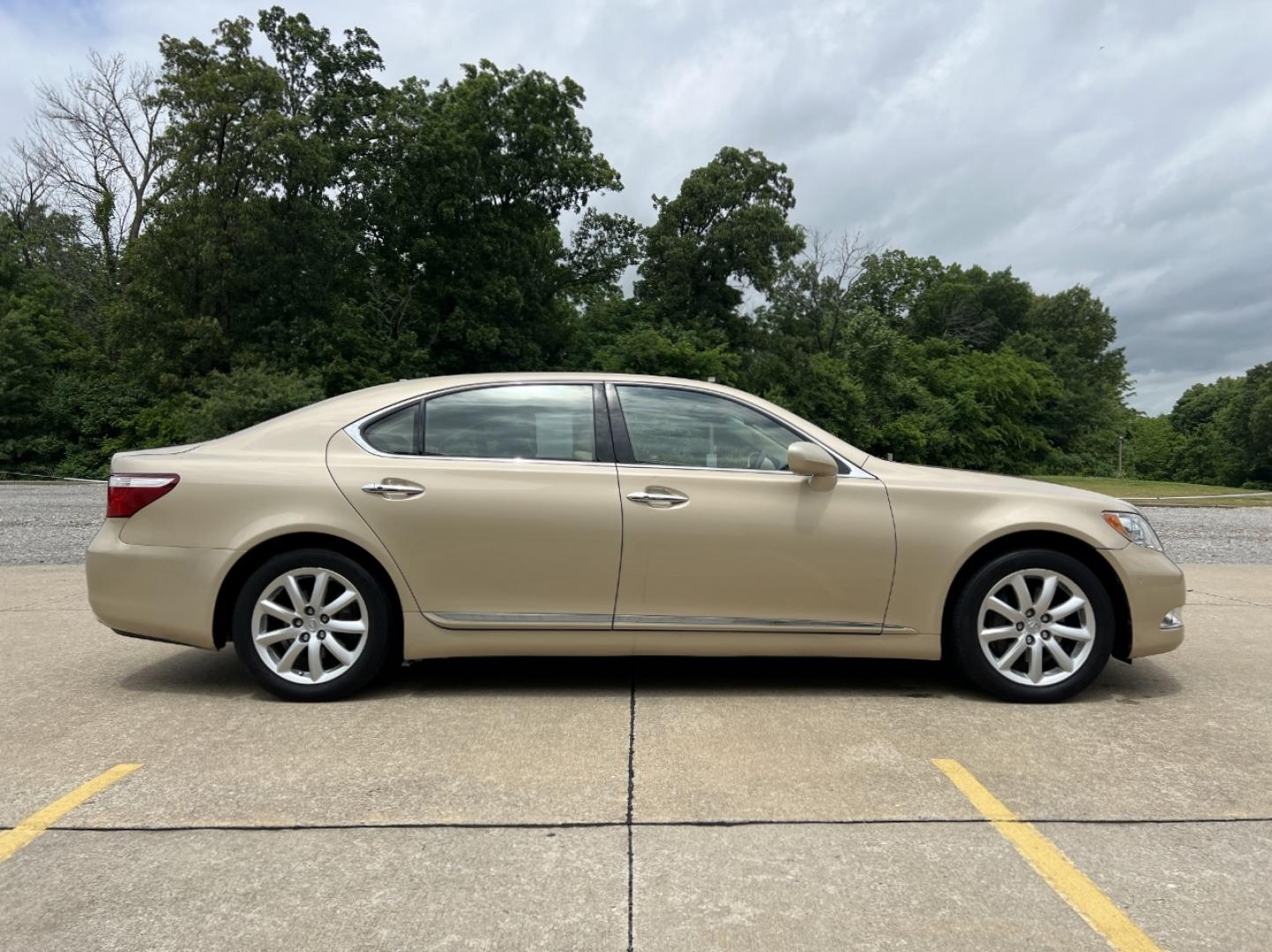 2008 GOLD /Tan Leather Lexus LS 460 LS 460L (JTHGL46F485) with an 4.6L V8 engine, Automatic transmission, located at 2990 Old Orchard Rd., Jackson, MO, 63755, 37.354214, -89.612106 - 2008 Lexus LS 460L Local 1-Owner Only 81xxx miles Rear Wheel Drive 4.6L V8 Automatic Leather Navigation Power/Heated/Cooled Seats Heated Steering Wheel Backup Camera Sunroof Cruise Power Windows/Locks/Mirrors We have financing available and we accept trades! Fill out a credit applicati - Photo#9