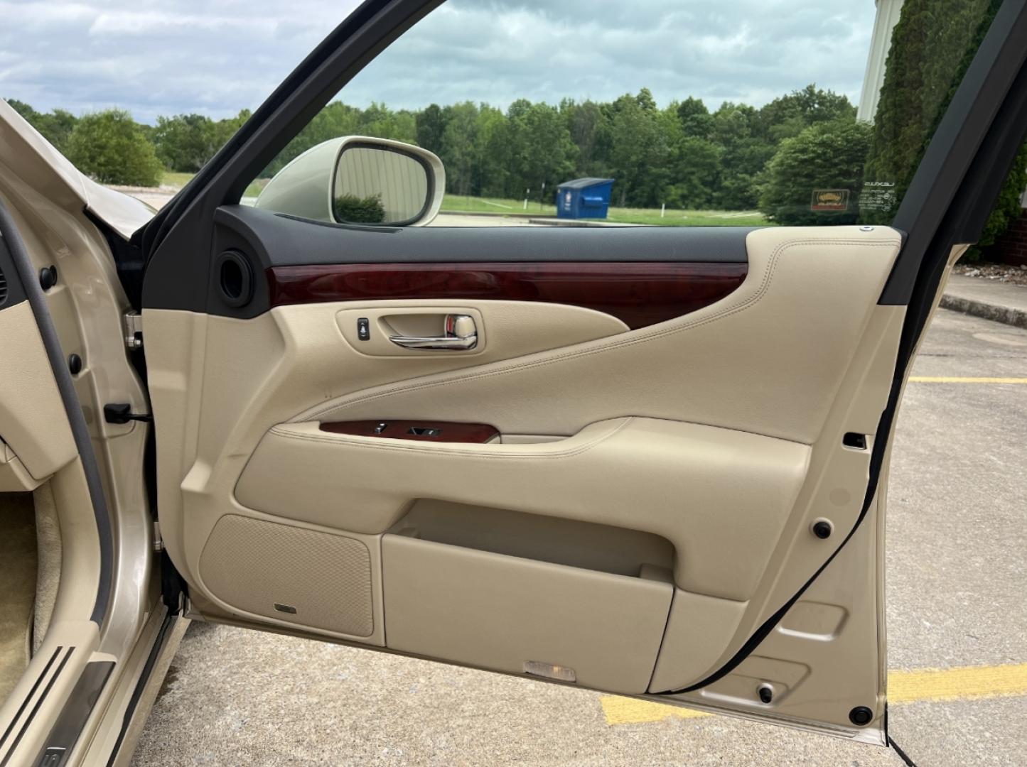 2008 GOLD /Tan Leather Lexus LS 460 LS 460L (JTHGL46F485) with an 4.6L V8 engine, Automatic transmission, located at 2990 Old Orchard Rd., Jackson, MO, 63755, 37.354214, -89.612106 - 2008 Lexus LS 460L Local 1-Owner Only 81xxx miles Rear Wheel Drive 4.6L V8 Automatic Leather Navigation Power/Heated/Cooled Seats Heated Steering Wheel Backup Camera Sunroof Cruise Power Windows/Locks/Mirrors We have financing available and we accept trades! Fill out a credit applicati - Photo#17