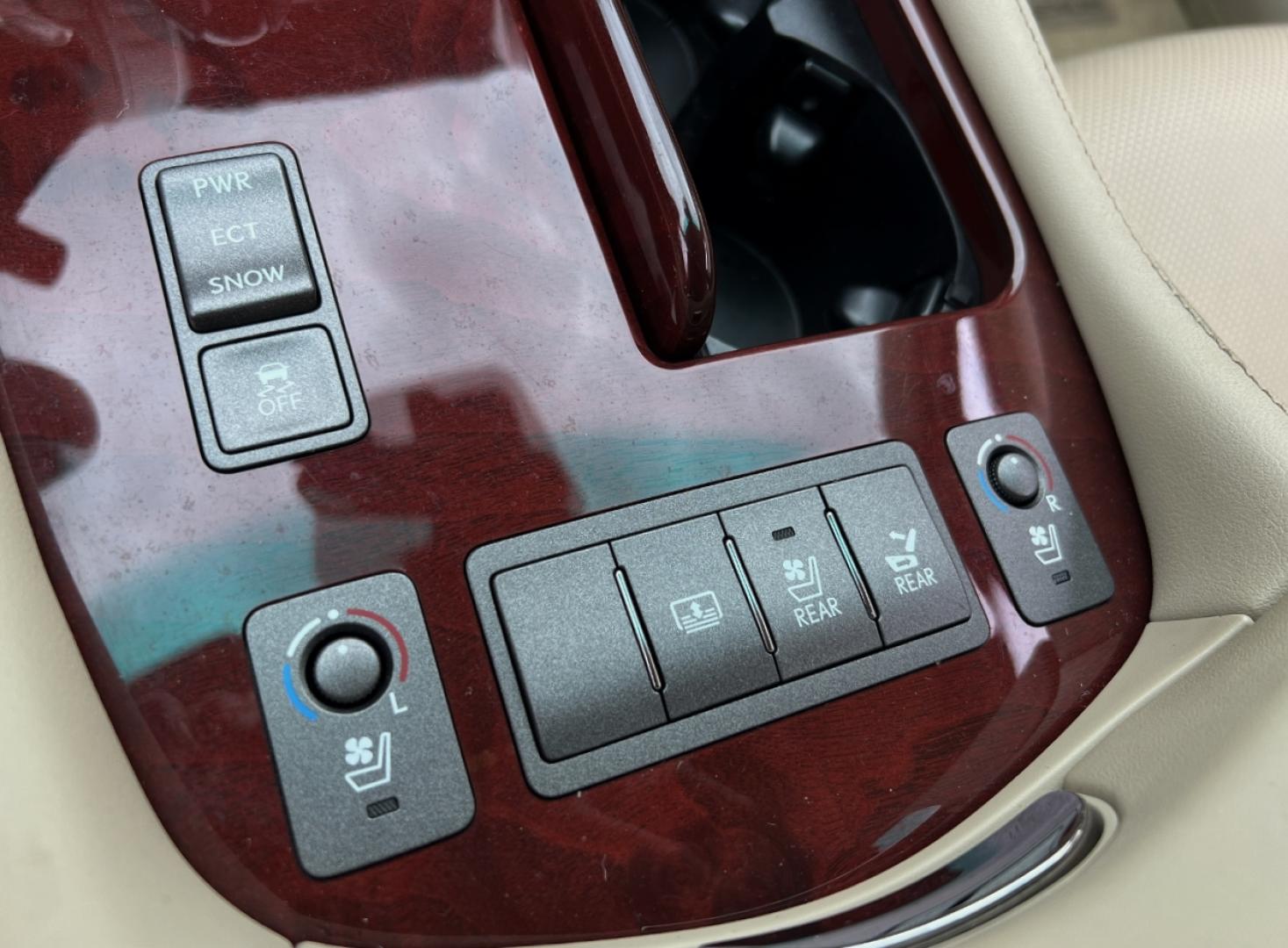 2008 GOLD /Tan Leather Lexus LS 460 LS 460L (JTHGL46F485) with an 4.6L V8 engine, Automatic transmission, located at 2990 Old Orchard Rd., Jackson, MO, 63755, 37.354214, -89.612106 - 2008 Lexus LS 460L Local 1-Owner Only 81xxx miles Rear Wheel Drive 4.6L V8 Automatic Leather Navigation Power/Heated/Cooled Seats Heated Steering Wheel Backup Camera Sunroof Cruise Power Windows/Locks/Mirrors We have financing available and we accept trades! Fill out a credit applicati - Photo#4