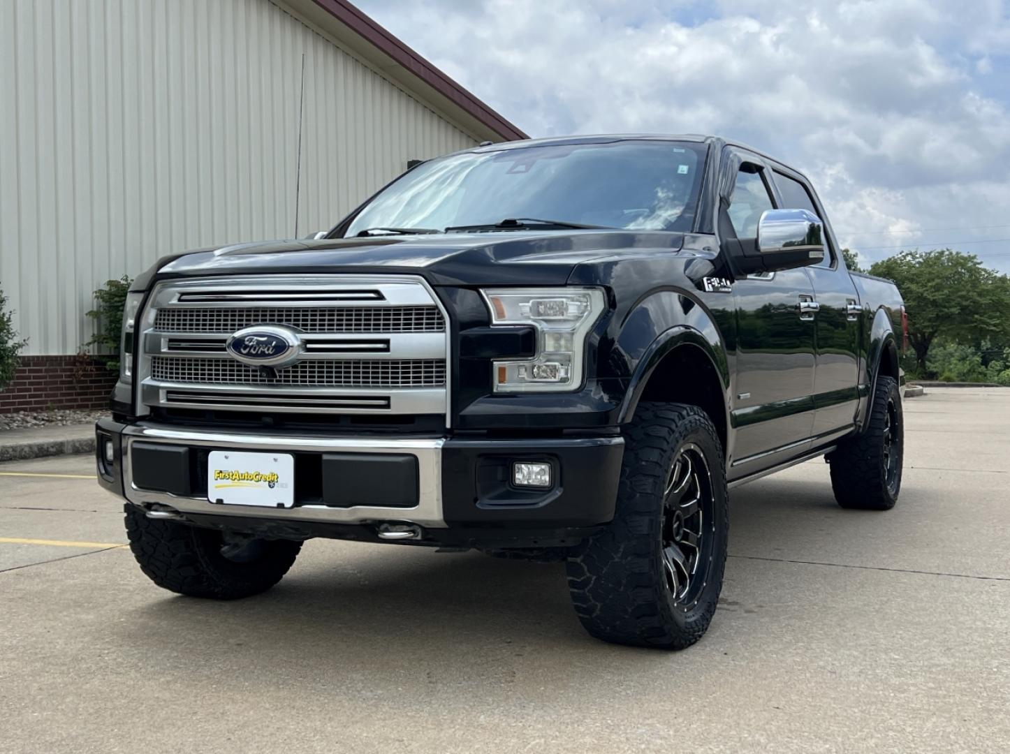 2017 BLACK /Black Leather Ford F-150 PLATINUM SuperCrew 6.5-ft. Bed 4WD (1FTEW1EG0HF) with an 3.5L V6 TURBO engine, Automatic transmission, located at 2990 Old Orchard Rd., Jackson, MO, 63755, 37.354214, -89.612106 - 2017 Ford F-150 Platinum FX4 Off Road 173xxx miles 4x4 3.5L V6 Automatic Leather Navigation Power/Heated/Cooled Seats Heated Rear Seats Power Running Boards Backup Camera Sunroof Bluetooth Cruise Remote Start Power Windows/Locks/Mirrors We have financing available and we accept trade - Photo#11