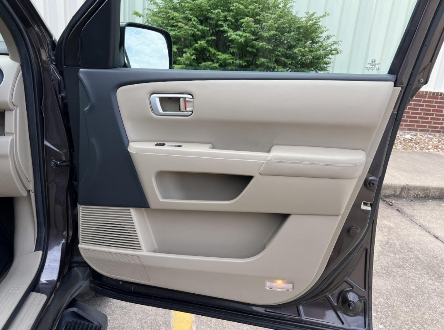 2014 BROWN /Tan Leather Honda Pilot EX-L 4WD (5FNYF4H58EB) with an 3.5L V6 engine, Automatic transmission, located at 2990 Old Orchard Rd., Jackson, MO, 63755, 37.354214, -89.612106 - 2014 Honda Pilot EX-L 116xxx miles All Wheel Drive 3.5L V6 Automatic Leather 3rd Row Backup Camera Power/Heated Seats Sunroof Bluetooth Cruise Power Windows/Locks/Mirrors We have financing available and we accept trades! Fill out a credit application on our website or come by today! If - Photo#17