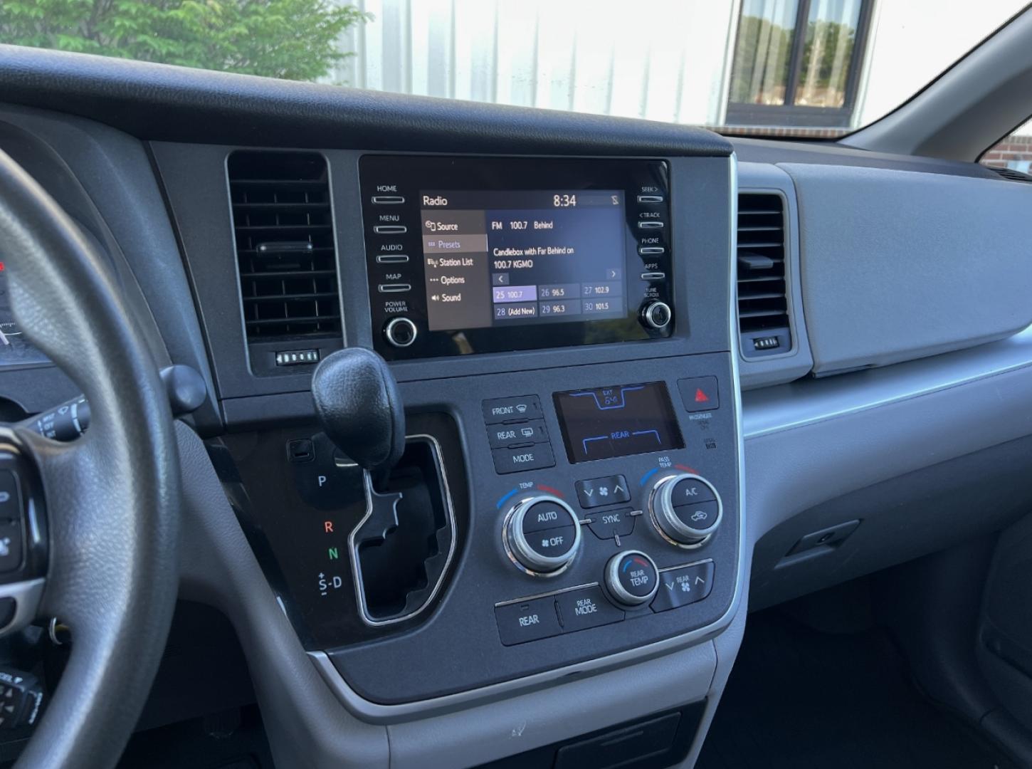 2020 WHITE /Tan Leather Toyota Sienna L (5TDZZ3DC2LS) with an 3.5L V6 engine, Automatic transmission, located at 2990 Old Orchard Rd., Jackson, MO, 63755, 37.354214, -89.612106 - 2020 Toyota Sienna L 207xxx miles Front Wheel Drive 3.5L V6 Automatic Leather 3rd Row Backup Camera Bluetooth Cruise Power Windows/Locks/Mirrors We have financing available and we accept trades! Fill out a credit application on our website or come by today! If you have any questions, giv - Photo#22