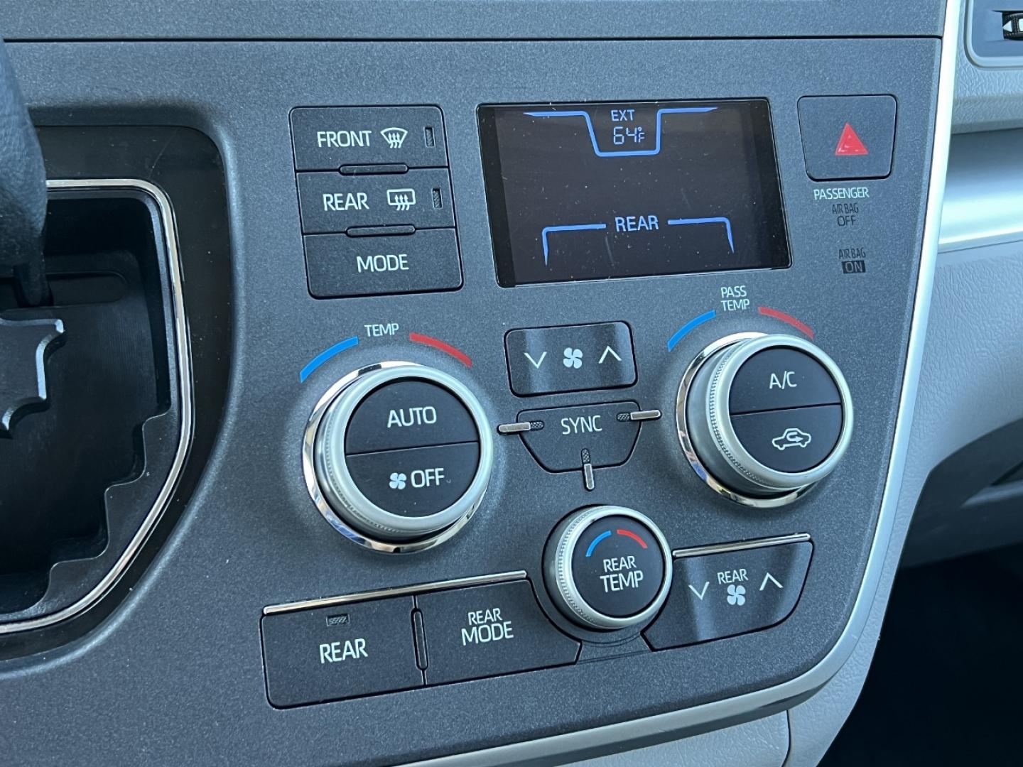 2020 WHITE /Tan Leather Toyota Sienna L (5TDZZ3DC2LS) with an 3.5L V6 engine, Automatic transmission, located at 2990 Old Orchard Rd., Jackson, MO, 63755, 37.354214, -89.612106 - 2020 Toyota Sienna L 207xxx miles Front Wheel Drive 3.5L V6 Automatic Leather 3rd Row Backup Camera Bluetooth Cruise Power Windows/Locks/Mirrors We have financing available and we accept trades! Fill out a credit application on our website or come by today! If you have any questions, giv - Photo#24