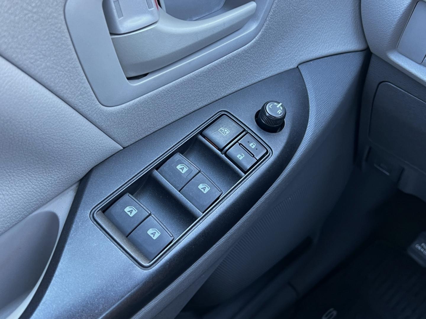2020 WHITE /Tan Leather Toyota Sienna L (5TDZZ3DC2LS) with an 3.5L V6 engine, Automatic transmission, located at 2990 Old Orchard Rd., Jackson, MO, 63755, 37.354214, -89.612106 - 2020 Toyota Sienna L 207xxx miles Front Wheel Drive 3.5L V6 Automatic Leather 3rd Row Backup Camera Bluetooth Cruise Power Windows/Locks/Mirrors We have financing available and we accept trades! Fill out a credit application on our website or come by today! If you have any questions, giv - Photo#26