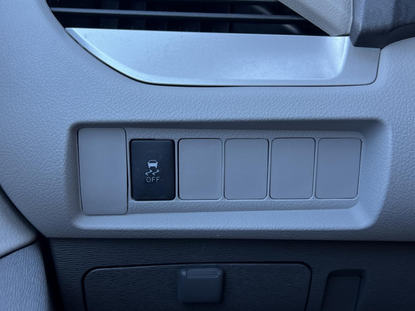 2020 WHITE /Tan Leather Toyota Sienna L (5TDZZ3DC2LS) with an 3.5L V6 engine, Automatic transmission, located at 2990 Old Orchard Rd., Jackson, MO, 63755, 37.354214, -89.612106 - 2020 Toyota Sienna L 207xxx miles Front Wheel Drive 3.5L V6 Automatic Leather 3rd Row Backup Camera Bluetooth Cruise Power Windows/Locks/Mirrors We have financing available and we accept trades! Fill out a credit application on our website or come by today! If you have any questions, giv - Photo#27