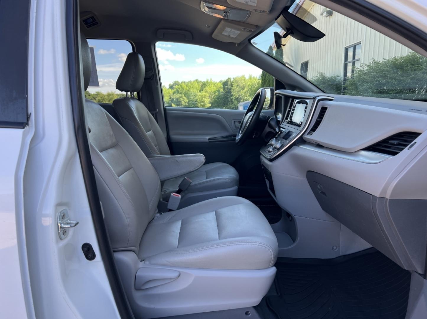 2020 WHITE /Tan Leather Toyota Sienna L (5TDZZ3DC2LS) with an 3.5L V6 engine, Automatic transmission, located at 2990 Old Orchard Rd., Jackson, MO, 63755, 37.354214, -89.612106 - 2020 Toyota Sienna L 207xxx miles Front Wheel Drive 3.5L V6 Automatic Leather 3rd Row Backup Camera Bluetooth Cruise Power Windows/Locks/Mirrors We have financing available and we accept trades! Fill out a credit application on our website or come by today! If you have any questions, giv - Photo#13