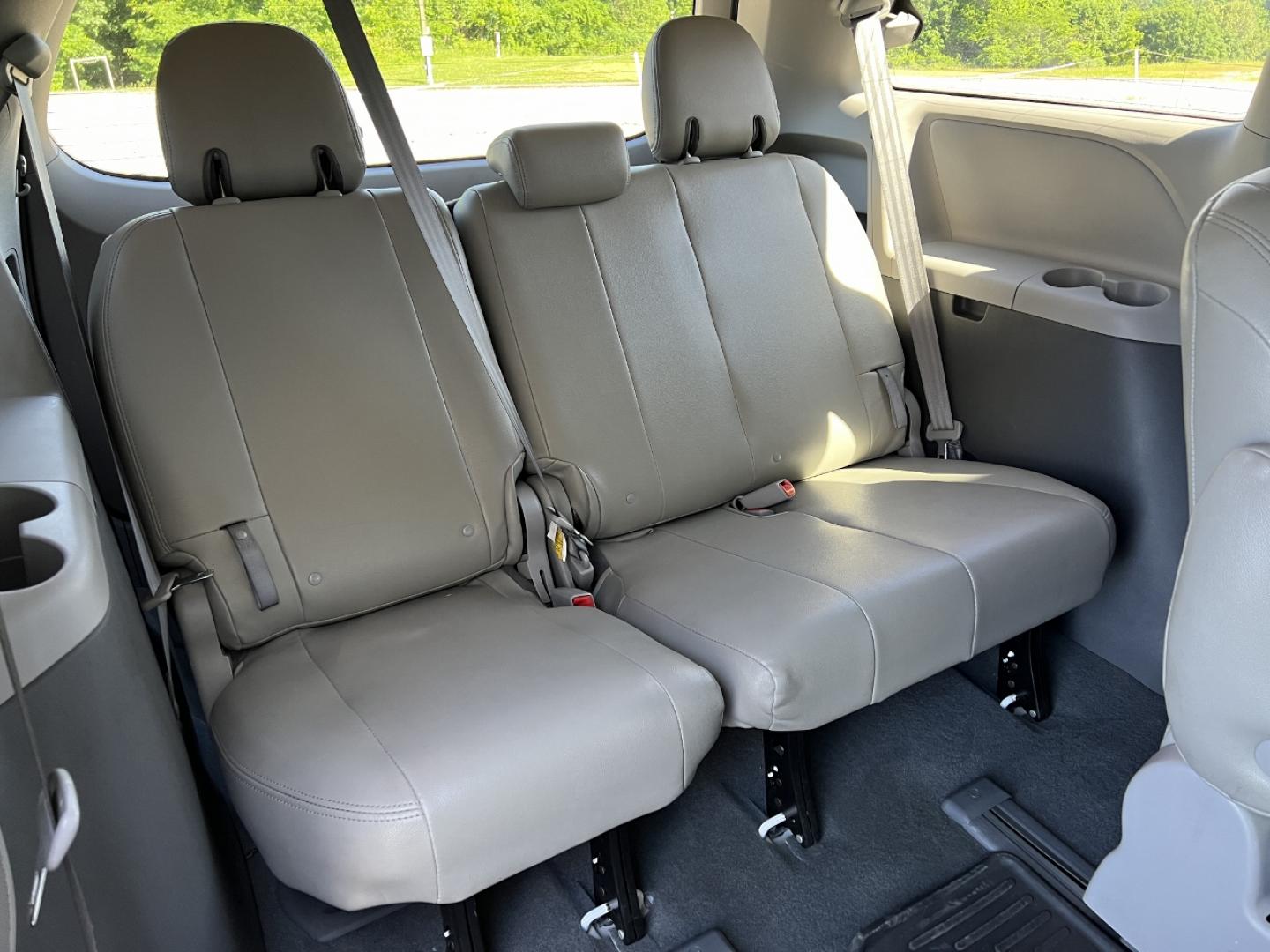 2020 WHITE /Tan Leather Toyota Sienna L (5TDZZ3DC2LS) with an 3.5L V6 engine, Automatic transmission, located at 2990 Old Orchard Rd., Jackson, MO, 63755, 37.354214, -89.612106 - 2020 Toyota Sienna L 207xxx miles Front Wheel Drive 3.5L V6 Automatic Leather 3rd Row Backup Camera Bluetooth Cruise Power Windows/Locks/Mirrors We have financing available and we accept trades! Fill out a credit application on our website or come by today! If you have any questions, giv - Photo#16