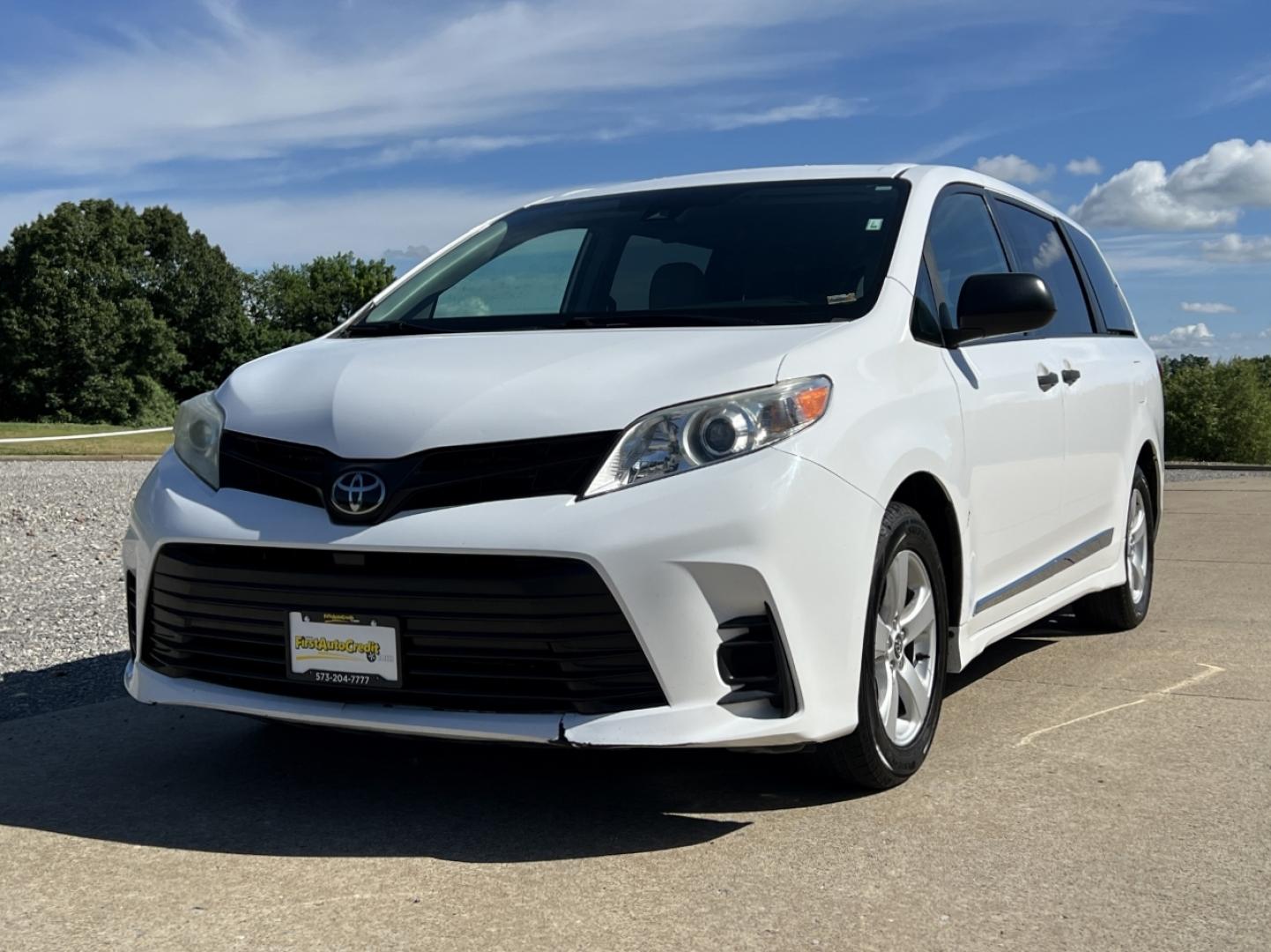 2020 WHITE /Tan Leather Toyota Sienna L (5TDZZ3DC2LS) with an 3.5L V6 engine, Automatic transmission, located at 2990 Old Orchard Rd., Jackson, MO, 63755, 37.354214, -89.612106 - 2020 Toyota Sienna L 207xxx miles Front Wheel Drive 3.5L V6 Automatic Leather 3rd Row Backup Camera Bluetooth Cruise Power Windows/Locks/Mirrors We have financing available and we accept trades! Fill out a credit application on our website or come by today! If you have any questions, giv - Photo#3
