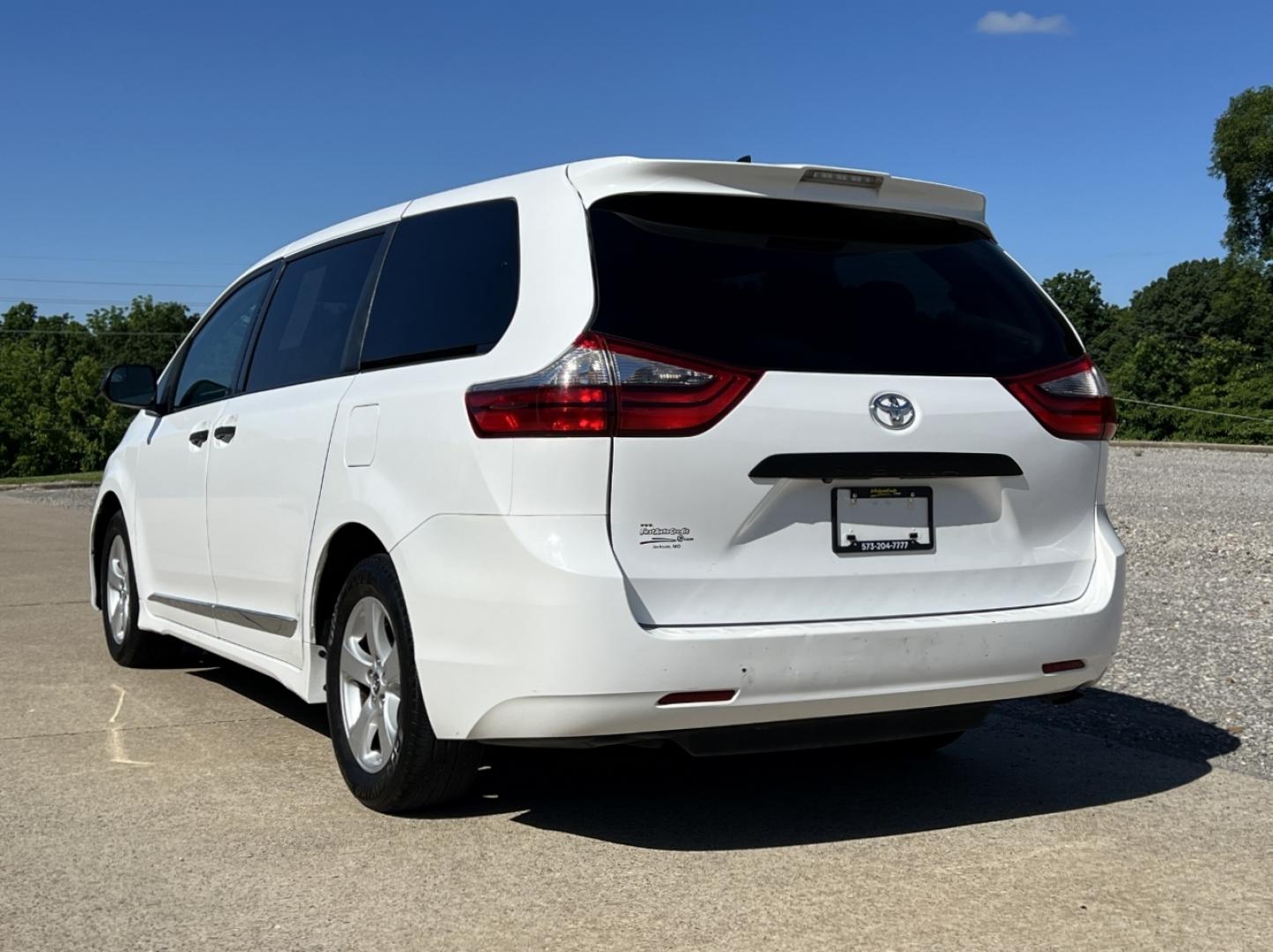 2020 WHITE /Tan Leather Toyota Sienna L (5TDZZ3DC2LS) with an 3.5L V6 engine, Automatic transmission, located at 2990 Old Orchard Rd., Jackson, MO, 63755, 37.354214, -89.612106 - 2020 Toyota Sienna L 207xxx miles Front Wheel Drive 3.5L V6 Automatic Leather 3rd Row Backup Camera Bluetooth Cruise Power Windows/Locks/Mirrors We have financing available and we accept trades! Fill out a credit application on our website or come by today! If you have any questions, giv - Photo#7