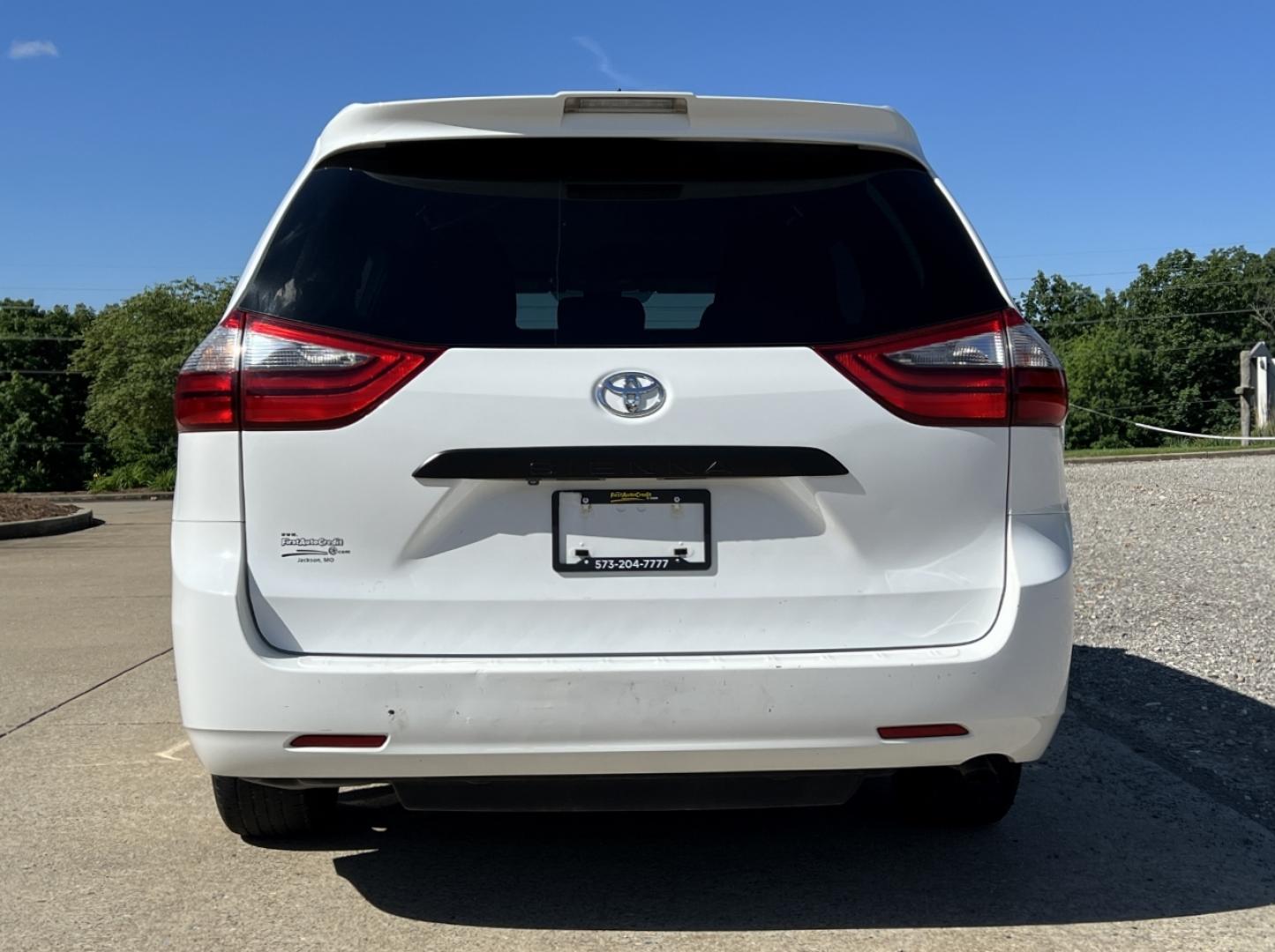 2020 WHITE /Tan Leather Toyota Sienna L (5TDZZ3DC2LS) with an 3.5L V6 engine, Automatic transmission, located at 2990 Old Orchard Rd., Jackson, MO, 63755, 37.354214, -89.612106 - 2020 Toyota Sienna L 207xxx miles Front Wheel Drive 3.5L V6 Automatic Leather 3rd Row Backup Camera Bluetooth Cruise Power Windows/Locks/Mirrors We have financing available and we accept trades! Fill out a credit application on our website or come by today! If you have any questions, giv - Photo#8