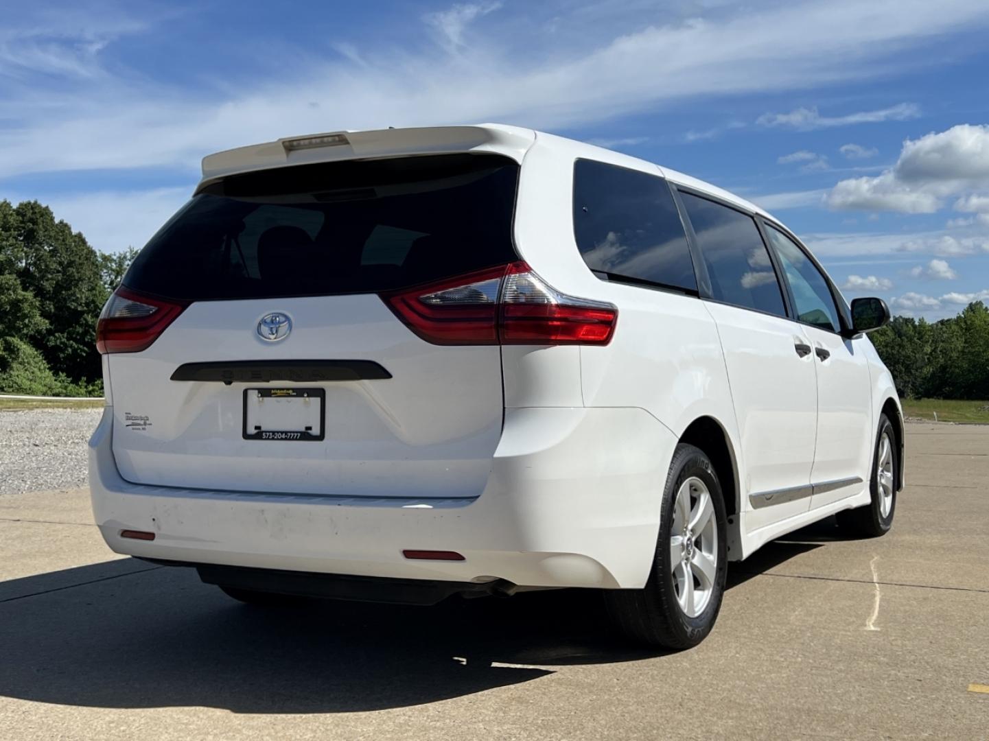 2020 WHITE /Tan Leather Toyota Sienna L (5TDZZ3DC2LS) with an 3.5L V6 engine, Automatic transmission, located at 2990 Old Orchard Rd., Jackson, MO, 63755, 37.354214, -89.612106 - 2020 Toyota Sienna L 207xxx miles Front Wheel Drive 3.5L V6 Automatic Leather 3rd Row Backup Camera Bluetooth Cruise Power Windows/Locks/Mirrors We have financing available and we accept trades! Fill out a credit application on our website or come by today! If you have any questions, giv - Photo#6