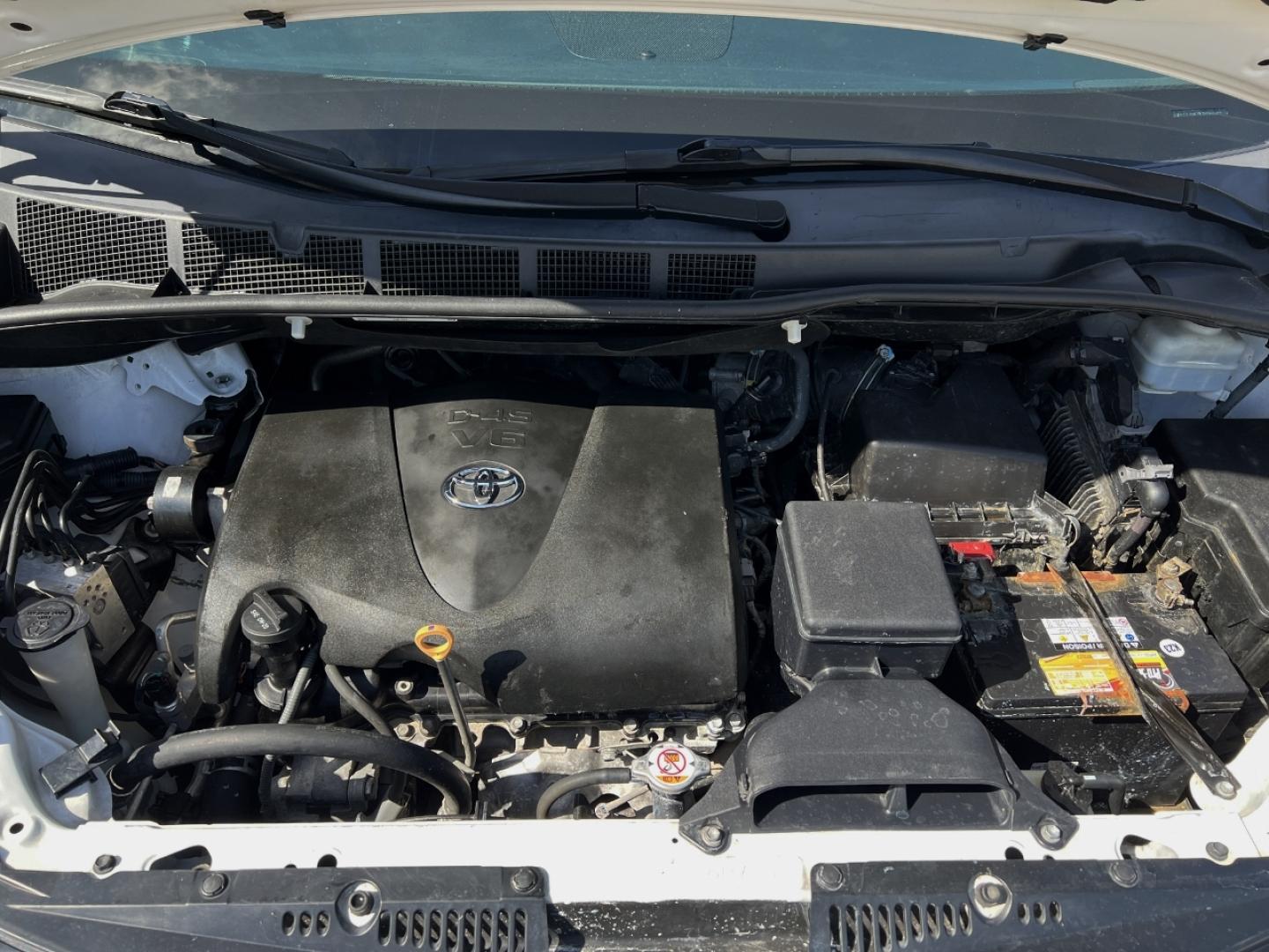 2020 WHITE /Tan Leather Toyota Sienna L (5TDZZ3DC2LS) with an 3.5L V6 engine, Automatic transmission, located at 2990 Old Orchard Rd., Jackson, MO, 63755, 37.354214, -89.612106 - 2020 Toyota Sienna L 207xxx miles Front Wheel Drive 3.5L V6 Automatic Leather 3rd Row Backup Camera Bluetooth Cruise Power Windows/Locks/Mirrors We have financing available and we accept trades! Fill out a credit application on our website or come by today! If you have any questions, giv - Photo#29