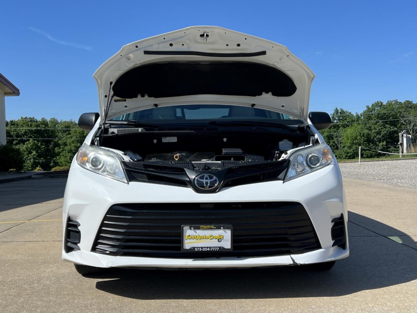 2020 WHITE /Tan Leather Toyota Sienna L (5TDZZ3DC2LS) with an 3.5L V6 engine, Automatic transmission, located at 2990 Old Orchard Rd., Jackson, MO, 63755, 37.354214, -89.612106 - 2020 Toyota Sienna L 207xxx miles Front Wheel Drive 3.5L V6 Automatic Leather 3rd Row Backup Camera Bluetooth Cruise Power Windows/Locks/Mirrors We have financing available and we accept trades! Fill out a credit application on our website or come by today! If you have any questions, giv - Photo#28