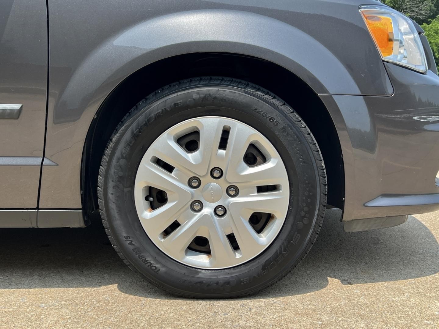 2016 GRAY /Black Cloth Dodge Grand Caravan SE (2C4RDGBG0GR) with an 3.6L V6 engine, Automatic transmission, located at 2990 Old Orchard Rd., Jackson, MO, 63755, 37.354214, -89.612106 - 2016 Dodge Grand Caravan SE 1-Owner Only 71xxx miles Front Wheel Drive 3.6L V6 Automatic 3rd Row Stow 'N Go Cruise Power Windows/Locks/Mirrors We have financing available and we accept trades! Fill out a credit application on our website or come by today! If you have any questions, give u - Photo#31
