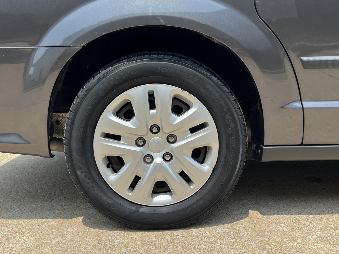 2016 GRAY /Black Cloth Dodge Grand Caravan SE (2C4RDGBG0GR) with an 3.6L V6 engine, Automatic transmission, located at 2990 Old Orchard Rd., Jackson, MO, 63755, 37.354214, -89.612106 - 2016 Dodge Grand Caravan SE 1-Owner Only 71xxx miles Front Wheel Drive 3.6L V6 Automatic 3rd Row Stow 'N Go Cruise Power Windows/Locks/Mirrors We have financing available and we accept trades! Fill out a credit application on our website or come by today! If you have any questions, give u - Photo#30