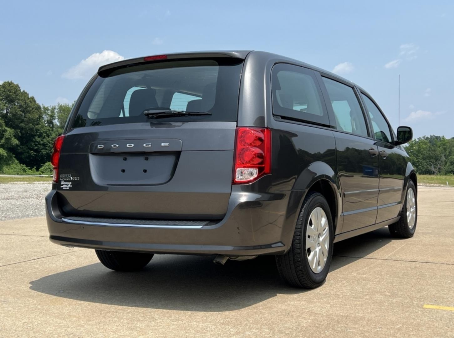 2016 GRAY /Black Cloth Dodge Grand Caravan SE (2C4RDGBG0GR) with an 3.6L V6 engine, Automatic transmission, located at 2990 Old Orchard Rd., Jackson, MO, 63755, 37.354214, -89.612106 - 2016 Dodge Grand Caravan SE 1-Owner Only 71xxx miles Front Wheel Drive 3.6L V6 Automatic 3rd Row Stow 'N Go Cruise Power Windows/Locks/Mirrors We have financing available and we accept trades! Fill out a credit application on our website or come by today! If you have any questions, give u - Photo#5