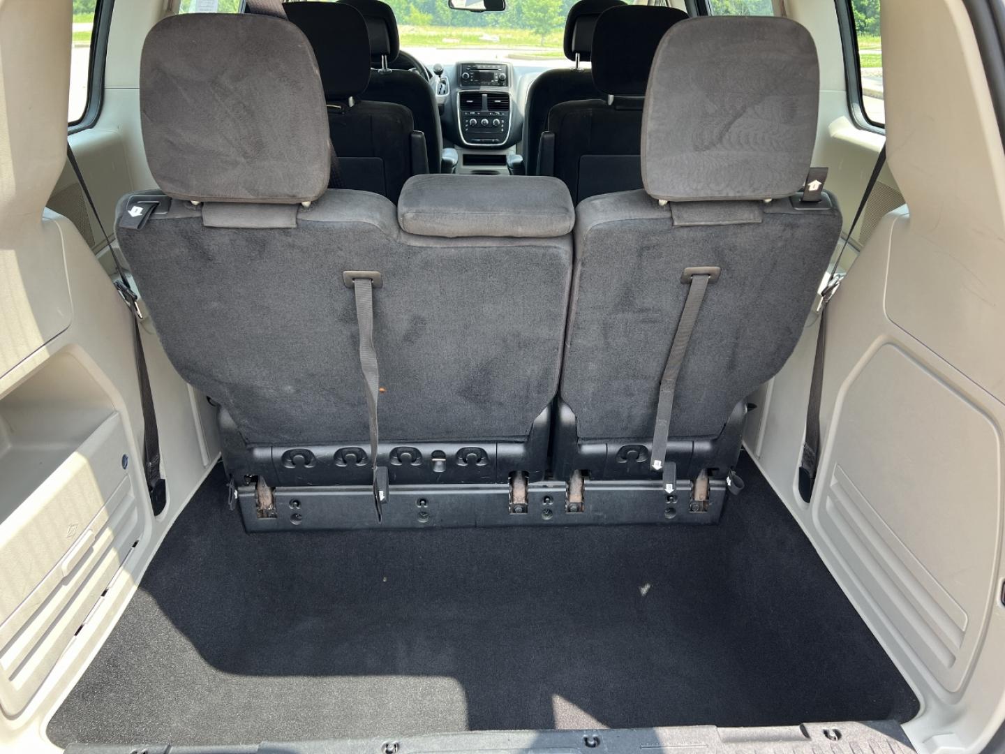 2016 GRAY /Black Cloth Dodge Grand Caravan SE (2C4RDGBG0GR) with an 3.6L V6 engine, Automatic transmission, located at 2990 Old Orchard Rd., Jackson, MO, 63755, 37.354214, -89.612106 - 2016 Dodge Grand Caravan SE 1-Owner Only 71xxx miles Front Wheel Drive 3.6L V6 Automatic 3rd Row Stow 'N Go Cruise Power Windows/Locks/Mirrors We have financing available and we accept trades! Fill out a credit application on our website or come by today! If you have any questions, give u - Photo#17