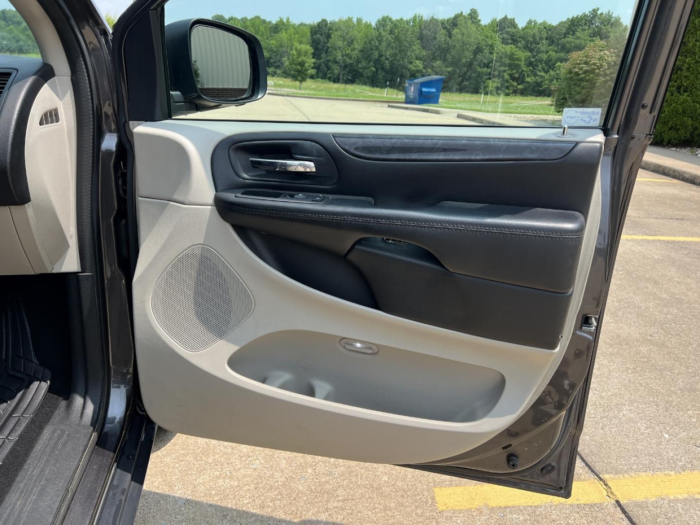 2016 GRAY /Black Cloth Dodge Grand Caravan SE (2C4RDGBG0GR) with an 3.6L V6 engine, Automatic transmission, located at 2990 Old Orchard Rd., Jackson, MO, 63755, 37.354214, -89.612106 - 2016 Dodge Grand Caravan SE 1-Owner Only 71xxx miles Front Wheel Drive 3.6L V6 Automatic 3rd Row Stow 'N Go Cruise Power Windows/Locks/Mirrors We have financing available and we accept trades! Fill out a credit application on our website or come by today! If you have any questions, give u - Photo#11