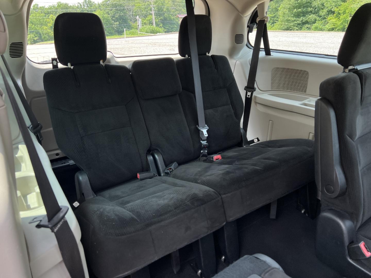 2016 GRAY /Black Cloth Dodge Grand Caravan SE (2C4RDGBG0GR) with an 3.6L V6 engine, Automatic transmission, located at 2990 Old Orchard Rd., Jackson, MO, 63755, 37.354214, -89.612106 - 2016 Dodge Grand Caravan SE 1-Owner Only 71xxx miles Front Wheel Drive 3.6L V6 Automatic 3rd Row Stow 'N Go Cruise Power Windows/Locks/Mirrors We have financing available and we accept trades! Fill out a credit application on our website or come by today! If you have any questions, give u - Photo#15