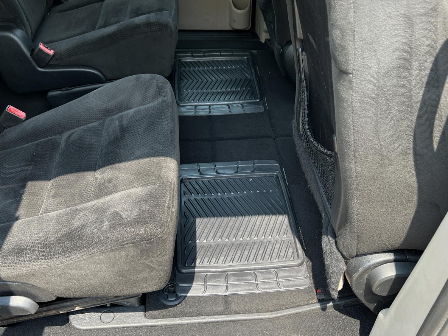2016 GRAY /Black Cloth Dodge Grand Caravan SE (2C4RDGBG0GR) with an 3.6L V6 engine, Automatic transmission, located at 2990 Old Orchard Rd., Jackson, MO, 63755, 37.354214, -89.612106 - 2016 Dodge Grand Caravan SE 1-Owner Only 71xxx miles Front Wheel Drive 3.6L V6 Automatic 3rd Row Stow 'N Go Cruise Power Windows/Locks/Mirrors We have financing available and we accept trades! Fill out a credit application on our website or come by today! If you have any questions, give u - Photo#24
