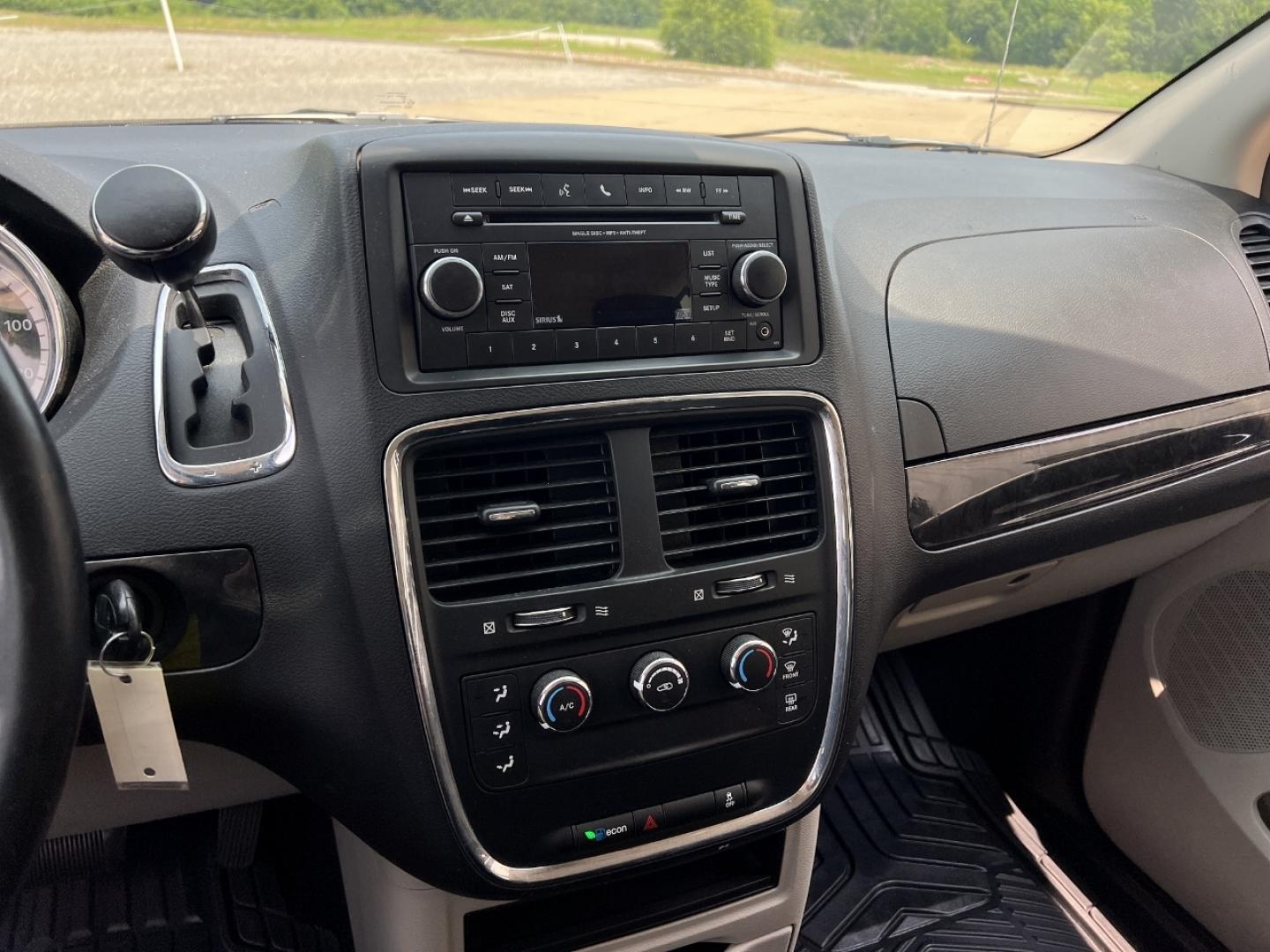 2016 GRAY /Black Cloth Dodge Grand Caravan SE (2C4RDGBG0GR) with an 3.6L V6 engine, Automatic transmission, located at 2990 Old Orchard Rd., Jackson, MO, 63755, 37.354214, -89.612106 - 2016 Dodge Grand Caravan SE 1-Owner Only 71xxx miles Front Wheel Drive 3.6L V6 Automatic 3rd Row Stow 'N Go Cruise Power Windows/Locks/Mirrors We have financing available and we accept trades! Fill out a credit application on our website or come by today! If you have any questions, give u - Photo#19