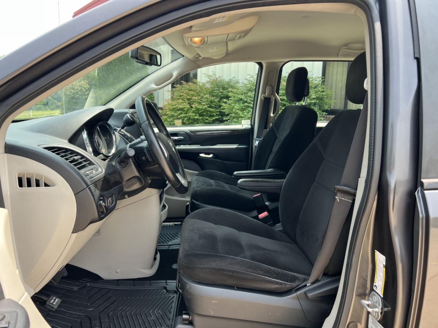 2016 GRAY /Black Cloth Dodge Grand Caravan SE (2C4RDGBG0GR) with an 3.6L V6 engine, Automatic transmission, located at 2990 Old Orchard Rd., Jackson, MO, 63755, 37.354214, -89.612106 - 2016 Dodge Grand Caravan SE 1-Owner Only 71xxx miles Front Wheel Drive 3.6L V6 Automatic 3rd Row Stow 'N Go Cruise Power Windows/Locks/Mirrors We have financing available and we accept trades! Fill out a credit application on our website or come by today! If you have any questions, give u - Photo#10