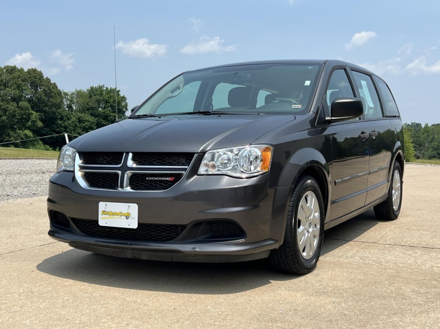 2016 GRAY /Black Cloth Dodge Grand Caravan SE (2C4RDGBG0GR) with an 3.6L V6 engine, Automatic transmission, located at 2990 Old Orchard Rd., Jackson, MO, 63755, 37.354214, -89.612106 - 2016 Dodge Grand Caravan SE 1-Owner Only 71xxx miles Front Wheel Drive 3.6L V6 Automatic 3rd Row Stow 'N Go Cruise Power Windows/Locks/Mirrors We have financing available and we accept trades! Fill out a credit application on our website or come by today! If you have any questions, give u - Photo#2