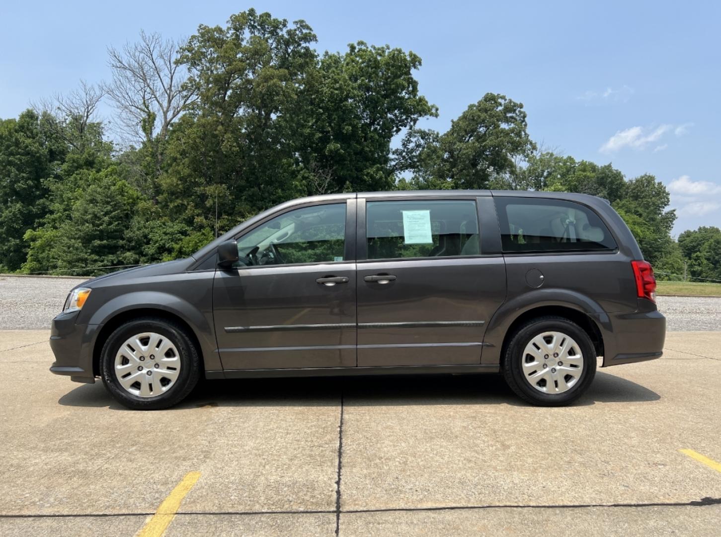 2016 GRAY /Black Cloth Dodge Grand Caravan SE (2C4RDGBG0GR) with an 3.6L V6 engine, Automatic transmission, located at 2990 Old Orchard Rd., Jackson, MO, 63755, 37.354214, -89.612106 - 2016 Dodge Grand Caravan SE 1-Owner Only 71xxx miles Front Wheel Drive 3.6L V6 Automatic 3rd Row Stow 'N Go Cruise Power Windows/Locks/Mirrors We have financing available and we accept trades! Fill out a credit application on our website or come by today! If you have any questions, give u - Photo#3