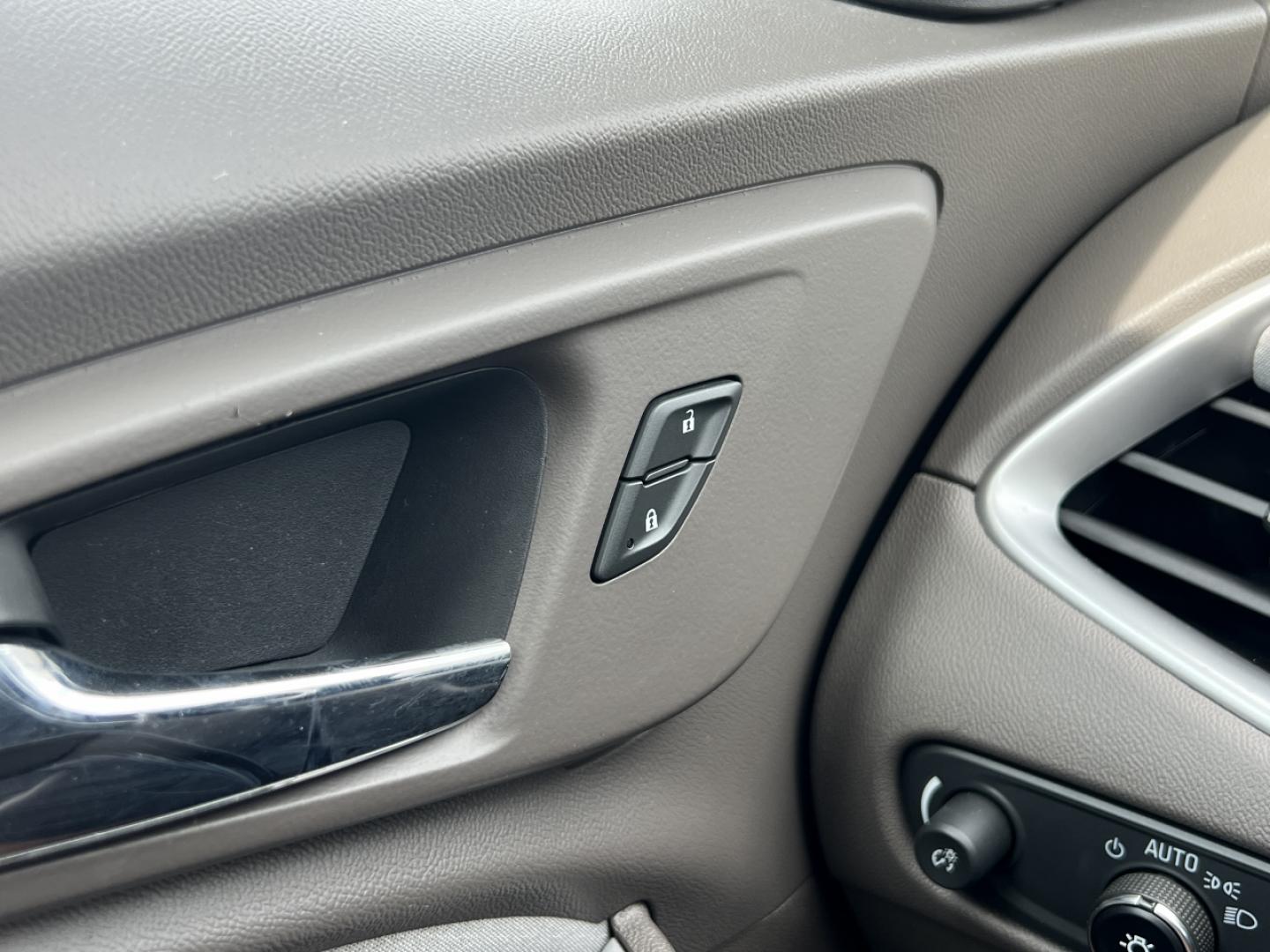 2020 WHITE /Gray Cloth Chevrolet Malibu LS (1G1ZC5ST6LF) with an 1.5L 4 Cyl. engine, Automatic transmission, located at 506 S. Kingshighway, Cape Girardeau, MO, 63703, (573) 235-5000, 37.294994, -89.556206 - 2020 Chevrolet Malibu LS 1-Owner 106xxx miles Front Wheel Drive 1.5L 4 Cyl. Automatic Backup Camera Bluetooth Cruise Power Windows/Locks/Mirrors We have financing available and we accept trades! Fill out a credit application on our website or come by today! If you have any questions, give - Photo#27