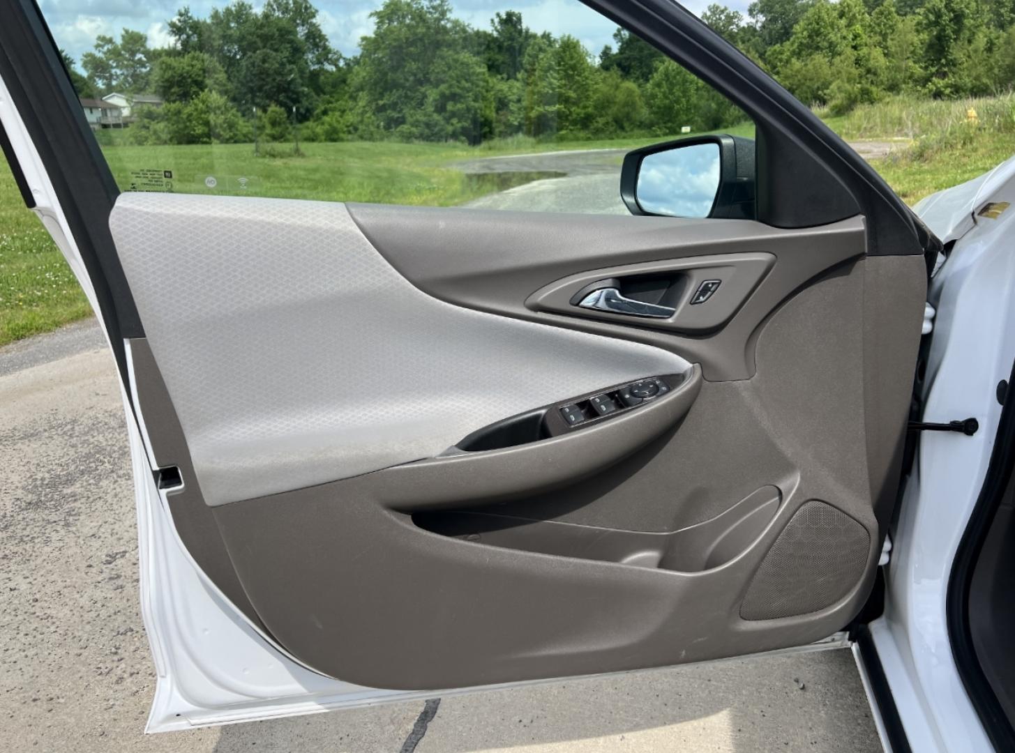 2020 WHITE /Gray Cloth Chevrolet Malibu LS (1G1ZC5ST6LF) with an 1.5L 4 Cyl. engine, Automatic transmission, located at 506 S. Kingshighway, Cape Girardeau, MO, 63703, (573) 235-5000, 37.294994, -89.556206 - 2020 Chevrolet Malibu LS 1-Owner 106xxx miles Front Wheel Drive 1.5L 4 Cyl. Automatic Backup Camera Bluetooth Cruise Power Windows/Locks/Mirrors We have financing available and we accept trades! Fill out a credit application on our website or come by today! If you have any questions, give - Photo#10
