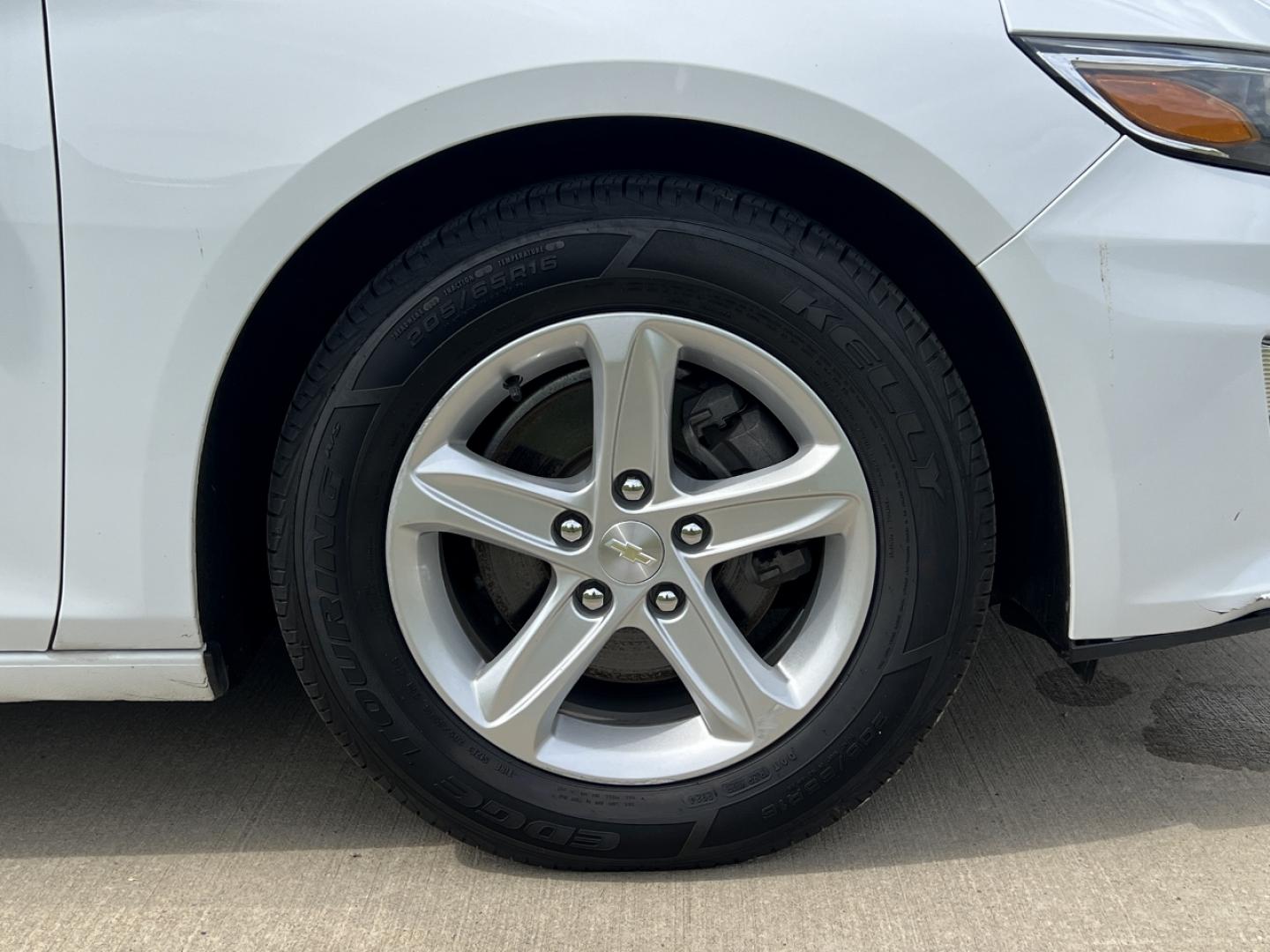 2020 WHITE /Gray Cloth Chevrolet Malibu LS (1G1ZC5ST6LF) with an 1.5L 4 Cyl. engine, Automatic transmission, located at 506 S. Kingshighway, Cape Girardeau, MO, 63703, (573) 235-5000, 37.294994, -89.556206 - 2020 Chevrolet Malibu LS 1-Owner 106xxx miles Front Wheel Drive 1.5L 4 Cyl. Automatic Backup Camera Bluetooth Cruise Power Windows/Locks/Mirrors We have financing available and we accept trades! Fill out a credit application on our website or come by today! If you have any questions, give - Photo#37