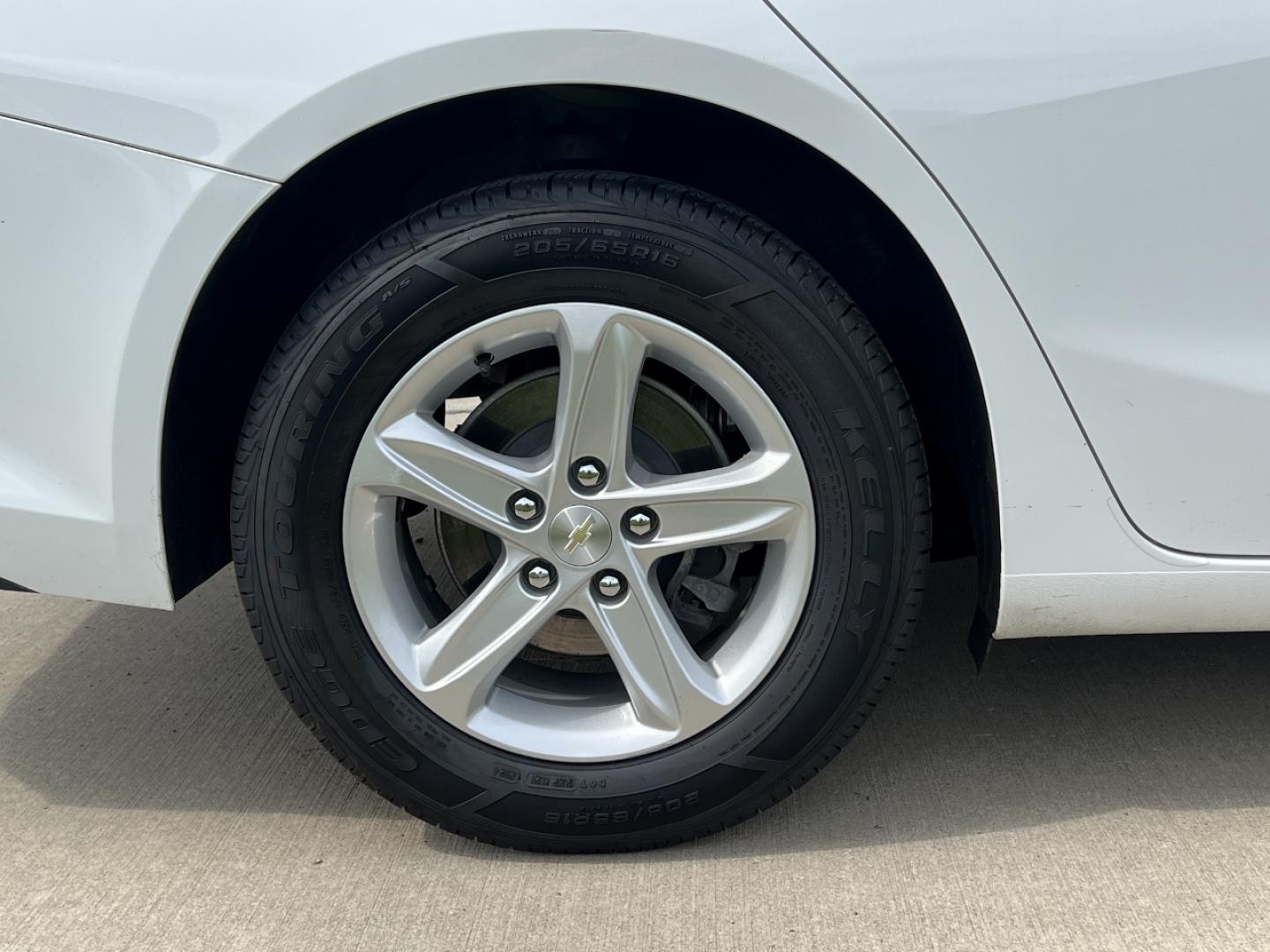 2020 WHITE /Gray Cloth Chevrolet Malibu LS (1G1ZC5ST6LF) with an 1.5L 4 Cyl. engine, Automatic transmission, located at 506 S. Kingshighway, Cape Girardeau, MO, 63703, (573) 235-5000, 37.294994, -89.556206 - 2020 Chevrolet Malibu LS 1-Owner 106xxx miles Front Wheel Drive 1.5L 4 Cyl. Automatic Backup Camera Bluetooth Cruise Power Windows/Locks/Mirrors We have financing available and we accept trades! Fill out a credit application on our website or come by today! If you have any questions, give - Photo#36