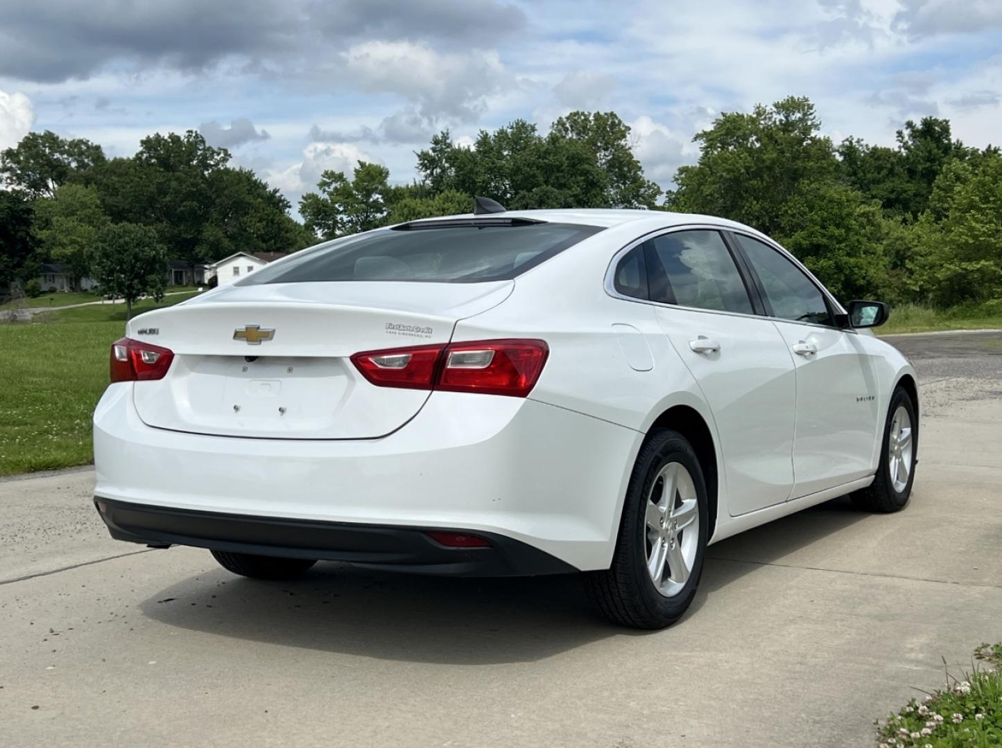 2020 WHITE /Gray Cloth Chevrolet Malibu LS (1G1ZC5ST6LF) with an 1.5L 4 Cyl. engine, Automatic transmission, located at 506 S. Kingshighway, Cape Girardeau, MO, 63703, (573) 235-5000, 37.294994, -89.556206 - 2020 Chevrolet Malibu LS 1-Owner 106xxx miles Front Wheel Drive 1.5L 4 Cyl. Automatic Backup Camera Bluetooth Cruise Power Windows/Locks/Mirrors We have financing available and we accept trades! Fill out a credit application on our website or come by today! If you have any questions, give - Photo#6