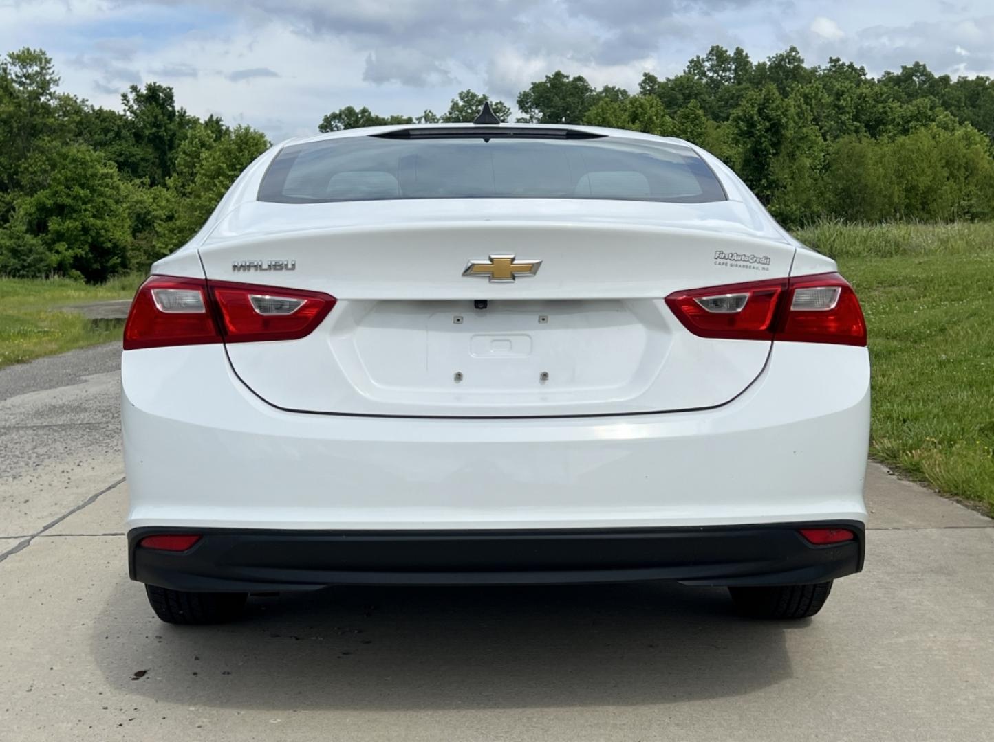 2020 WHITE /Gray Cloth Chevrolet Malibu LS (1G1ZC5ST6LF) with an 1.5L 4 Cyl. engine, Automatic transmission, located at 506 S. Kingshighway, Cape Girardeau, MO, 63703, (573) 235-5000, 37.294994, -89.556206 - 2020 Chevrolet Malibu LS 1-Owner 106xxx miles Front Wheel Drive 1.5L 4 Cyl. Automatic Backup Camera Bluetooth Cruise Power Windows/Locks/Mirrors We have financing available and we accept trades! Fill out a credit application on our website or come by today! If you have any questions, give - Photo#8