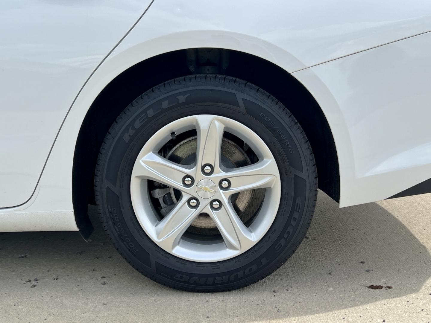 2020 WHITE /Gray Cloth Chevrolet Malibu LS (1G1ZC5ST6LF) with an 1.5L 4 Cyl. engine, Automatic transmission, located at 506 S. Kingshighway, Cape Girardeau, MO, 63703, (573) 235-5000, 37.294994, -89.556206 - 2020 Chevrolet Malibu LS 1-Owner 106xxx miles Front Wheel Drive 1.5L 4 Cyl. Automatic Backup Camera Bluetooth Cruise Power Windows/Locks/Mirrors We have financing available and we accept trades! Fill out a credit application on our website or come by today! If you have any questions, give - Photo#35