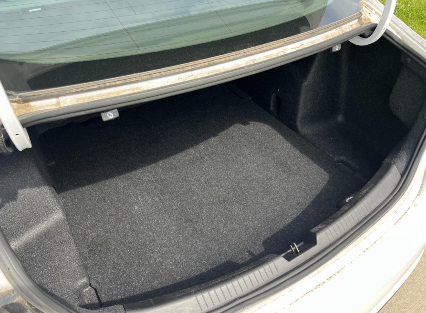 2020 WHITE /Gray Cloth Chevrolet Malibu LS (1G1ZC5ST6LF) with an 1.5L 4 Cyl. engine, Automatic transmission, located at 506 S. Kingshighway, Cape Girardeau, MO, 63703, (573) 235-5000, 37.294994, -89.556206 - 2020 Chevrolet Malibu LS 1-Owner 106xxx miles Front Wheel Drive 1.5L 4 Cyl. Automatic Backup Camera Bluetooth Cruise Power Windows/Locks/Mirrors We have financing available and we accept trades! Fill out a credit application on our website or come by today! If you have any questions, give - Photo#17