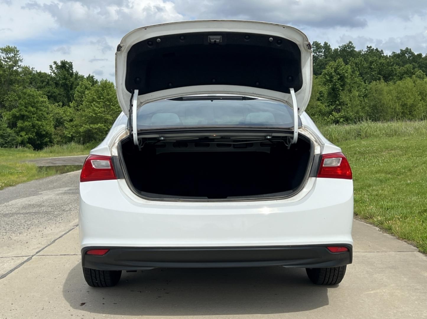 2020 WHITE /Gray Cloth Chevrolet Malibu LS (1G1ZC5ST6LF) with an 1.5L 4 Cyl. engine, Automatic transmission, located at 506 S. Kingshighway, Cape Girardeau, MO, 63703, (573) 235-5000, 37.294994, -89.556206 - 2020 Chevrolet Malibu LS 1-Owner 106xxx miles Front Wheel Drive 1.5L 4 Cyl. Automatic Backup Camera Bluetooth Cruise Power Windows/Locks/Mirrors We have financing available and we accept trades! Fill out a credit application on our website or come by today! If you have any questions, give - Photo#16