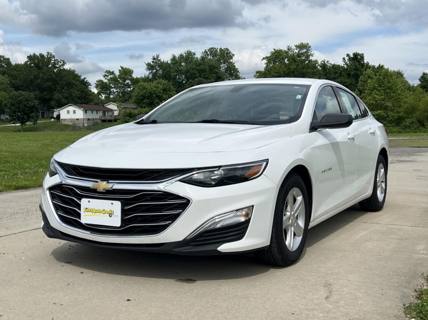 2020 WHITE /Gray Cloth Chevrolet Malibu LS (1G1ZC5ST6LF) with an 1.5L 4 Cyl. engine, Automatic transmission, located at 506 S. Kingshighway, Cape Girardeau, MO, 63703, (573) 235-5000, 37.294994, -89.556206 - 2020 Chevrolet Malibu LS 1-Owner 106xxx miles Front Wheel Drive 1.5L 4 Cyl. Automatic Backup Camera Bluetooth Cruise Power Windows/Locks/Mirrors We have financing available and we accept trades! Fill out a credit application on our website or come by today! If you have any questions, give - Photo#3