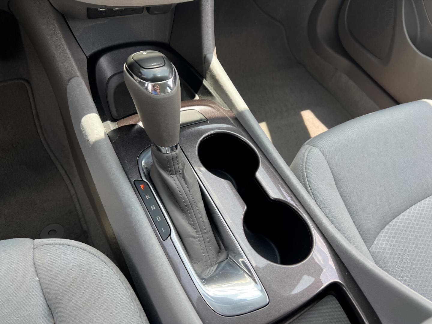 2020 WHITE /Gray Cloth Chevrolet Malibu LS (1G1ZC5ST8LF) with an 1.5L 4 Cyl. engine, Automatic transmission, located at 506 S. Kingshighway, Cape Girardeau, MO, 63703, (573) 235-5000, 37.294994, -89.556206 - 2020 Chevrolet Malibu LS 1-Owner 99xxx miles Front Wheel Drive 1.5L 4 Cyl. Automatic Backup Camera Bluetooth Cruise Power Windows/Locks/Mirrors We have financing available and we accept trades! Fill out a credit application on our website or come by today! If you have any questions, give - Photo#21